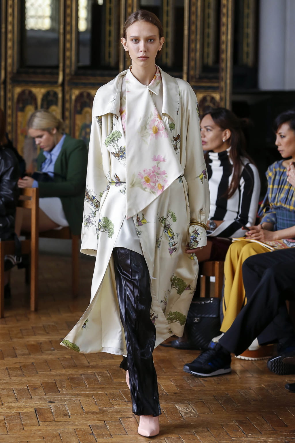 Fashion Week London Spring/Summer 2018 look 13 from the Sharon Wauchob collection womenswear