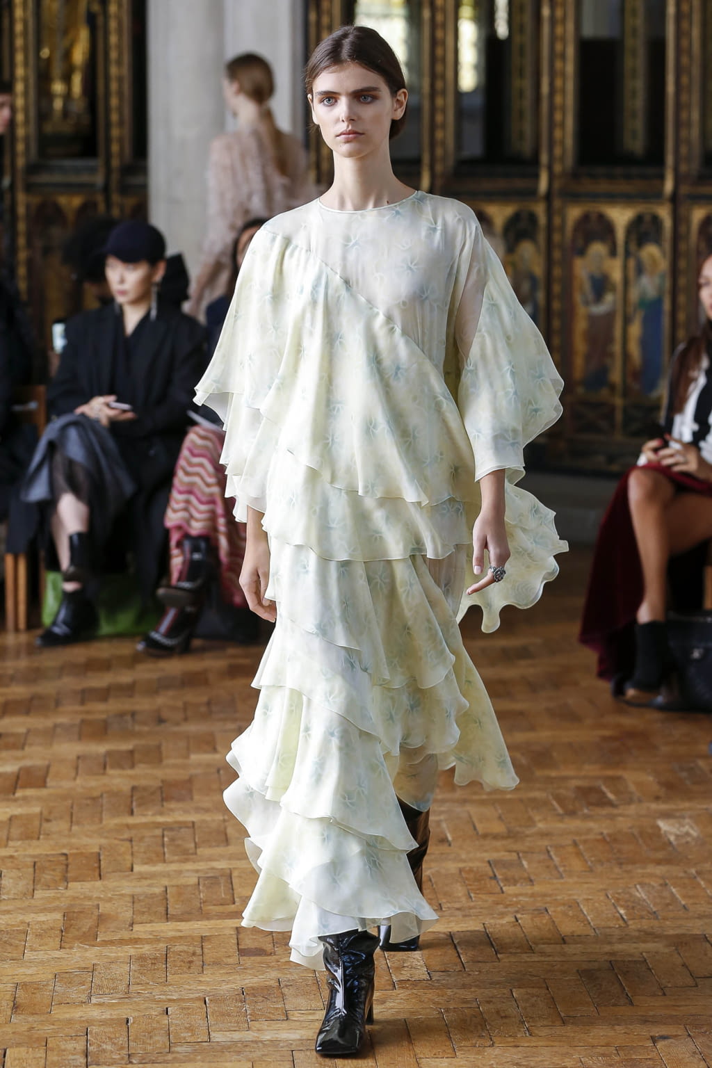 Fashion Week London Spring/Summer 2018 look 19 de la collection Sharon Wauchob womenswear