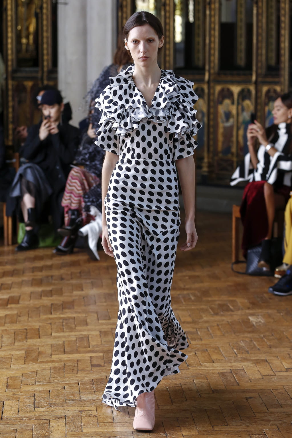 Fashion Week London Spring/Summer 2018 look 22 from the Sharon Wauchob collection womenswear
