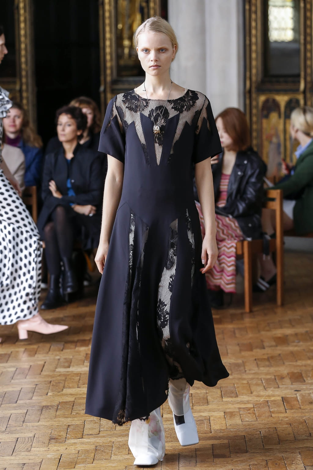 Fashion Week London Spring/Summer 2018 look 24 de la collection Sharon Wauchob womenswear
