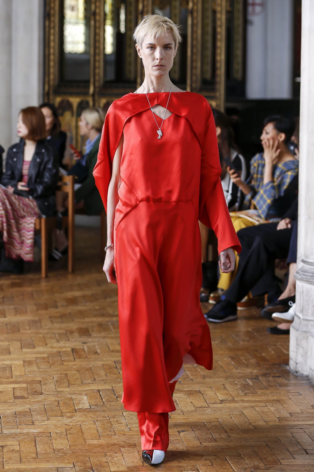 Fashion Week London Spring/Summer 2018 look 27 from the Sharon Wauchob collection 女装