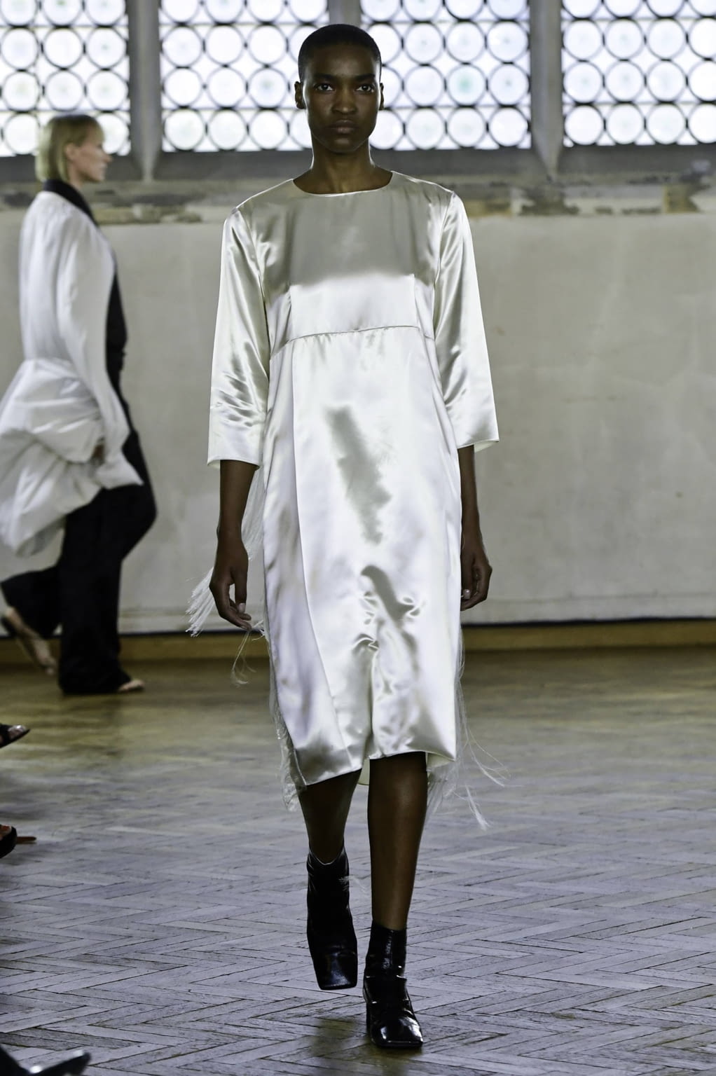Fashion Week London Spring/Summer 2020 look 4 from the Sharon Wauchob collection womenswear