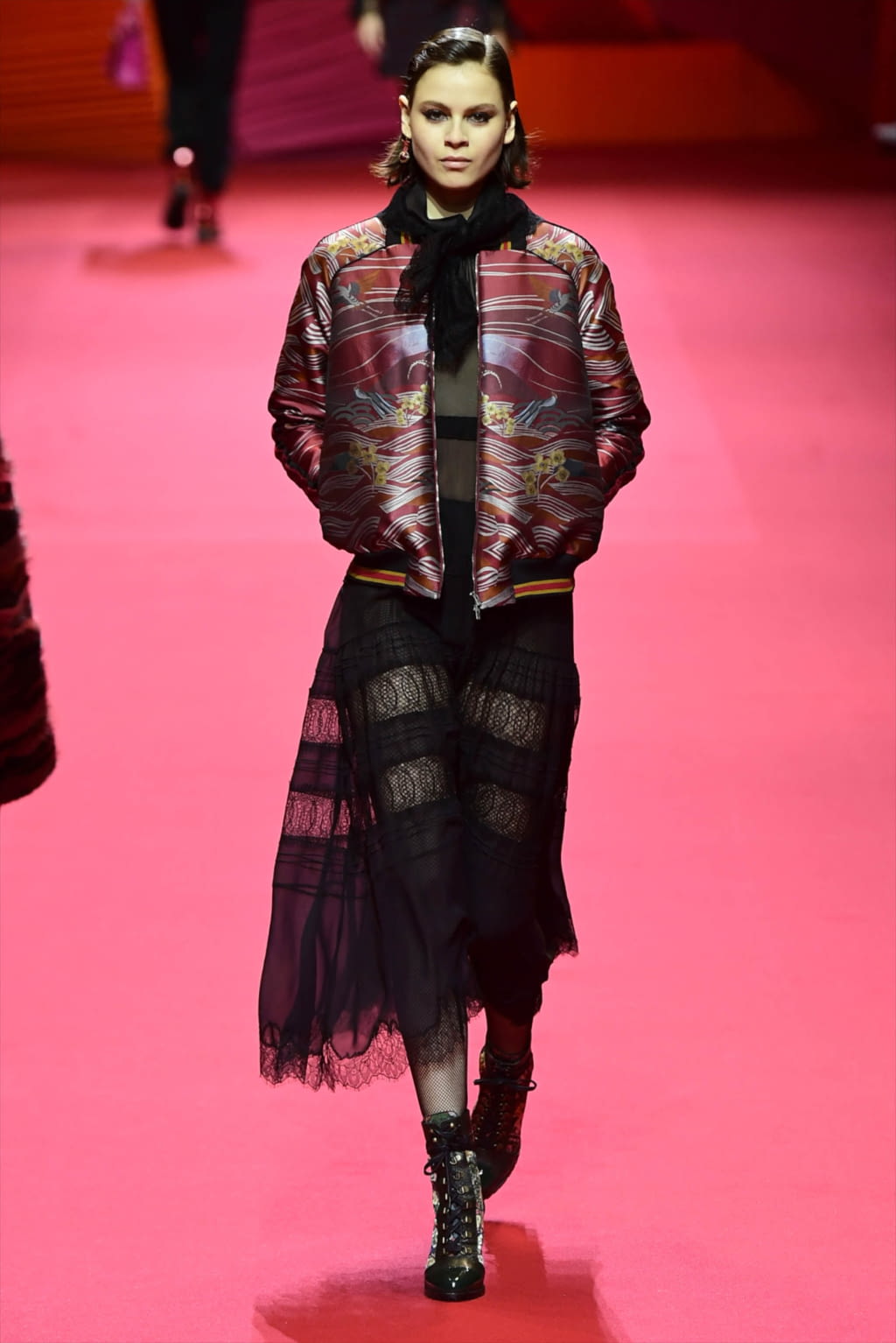 Fashion Week Paris Fall/Winter 2017 look 10 de la collection Shiatzy Chen womenswear