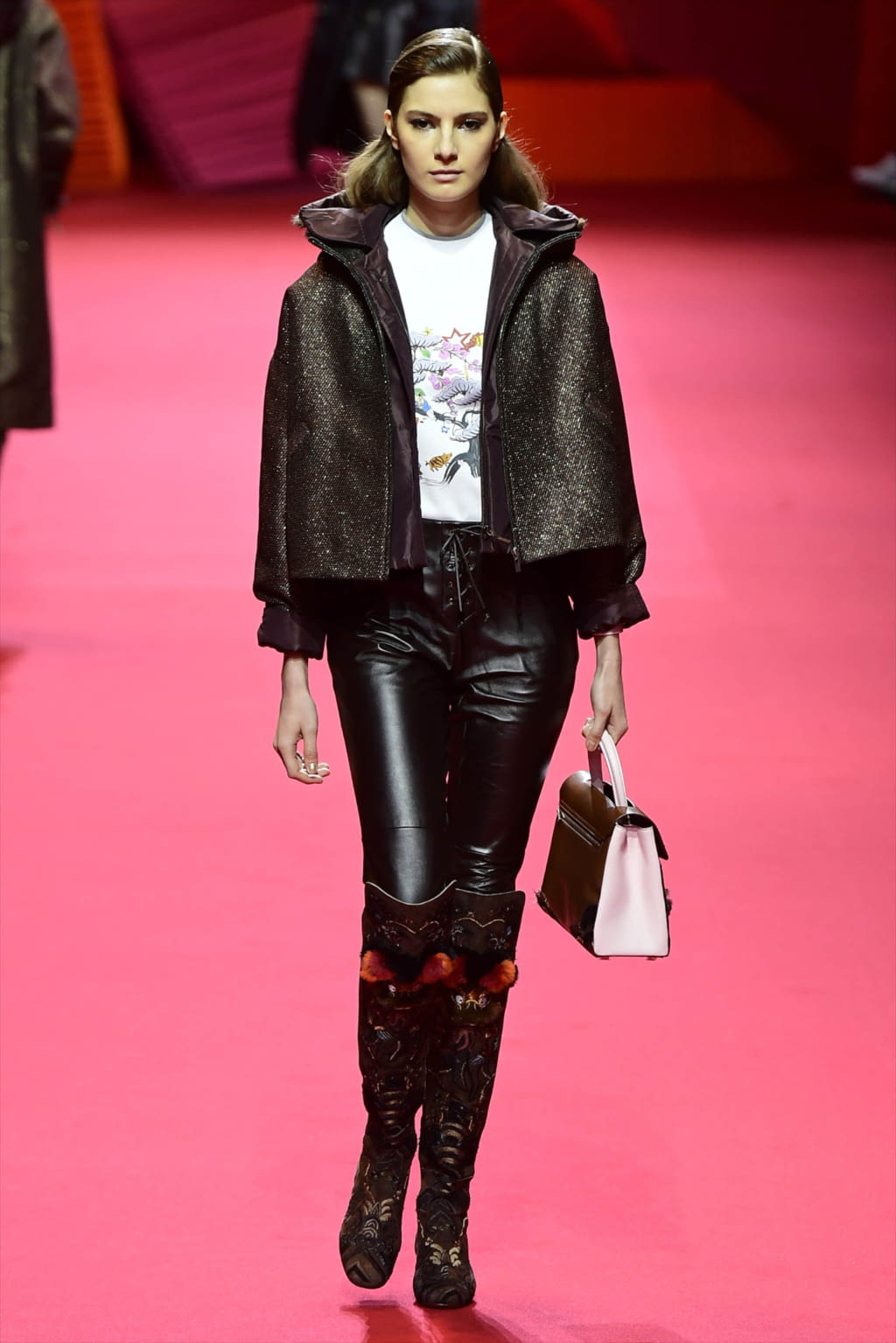 Fashion Week Paris Fall/Winter 2017 look 14 from the Shiatzy Chen collection 女装