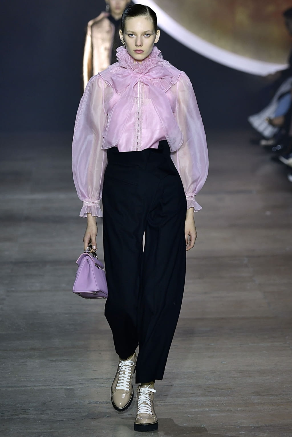 Fashion Week Paris Fall/Winter 2019 look 15 from the Shiatzy Chen collection 女装