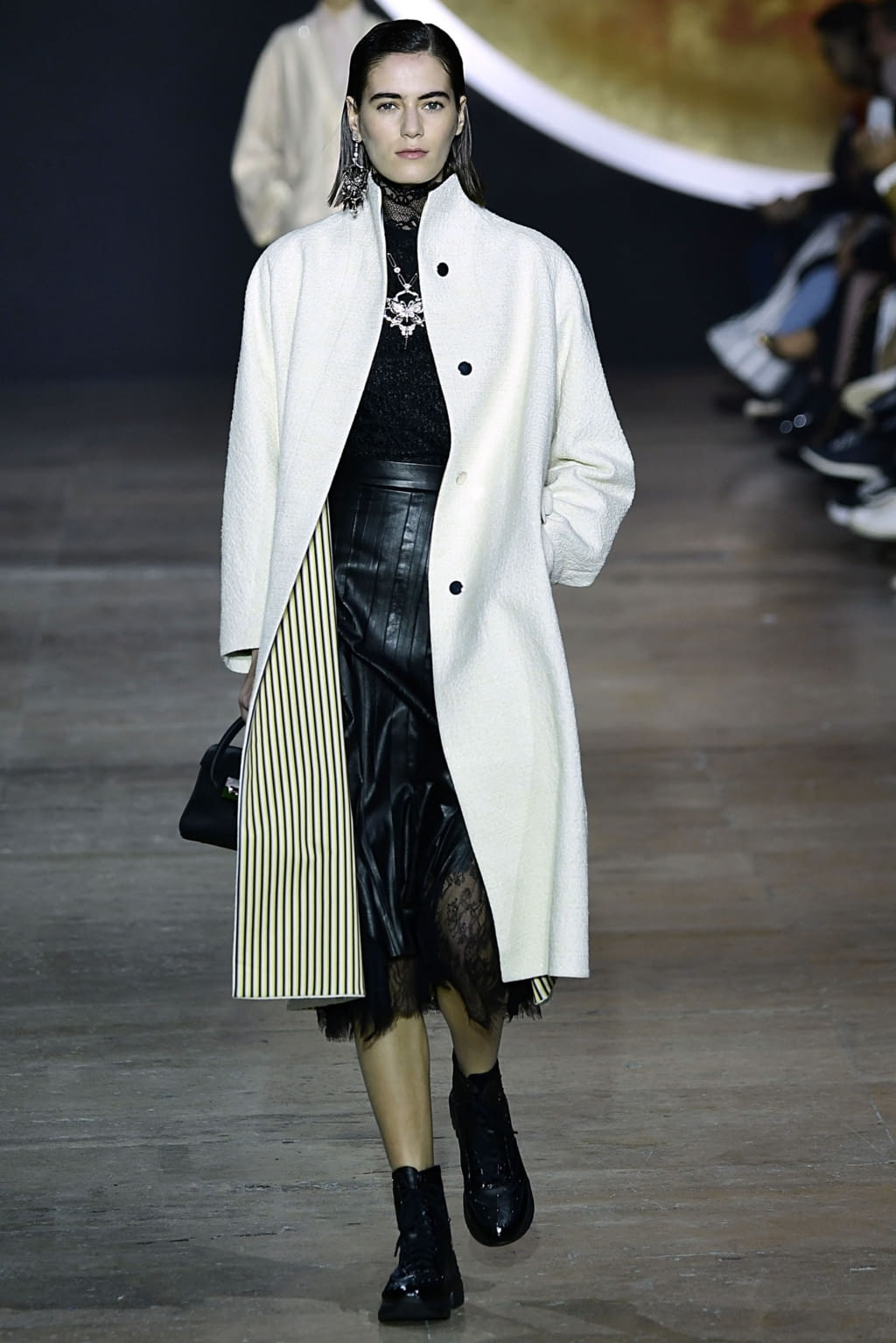 Fashion Week Paris Fall/Winter 2019 look 22 from the Shiatzy Chen collection 女装