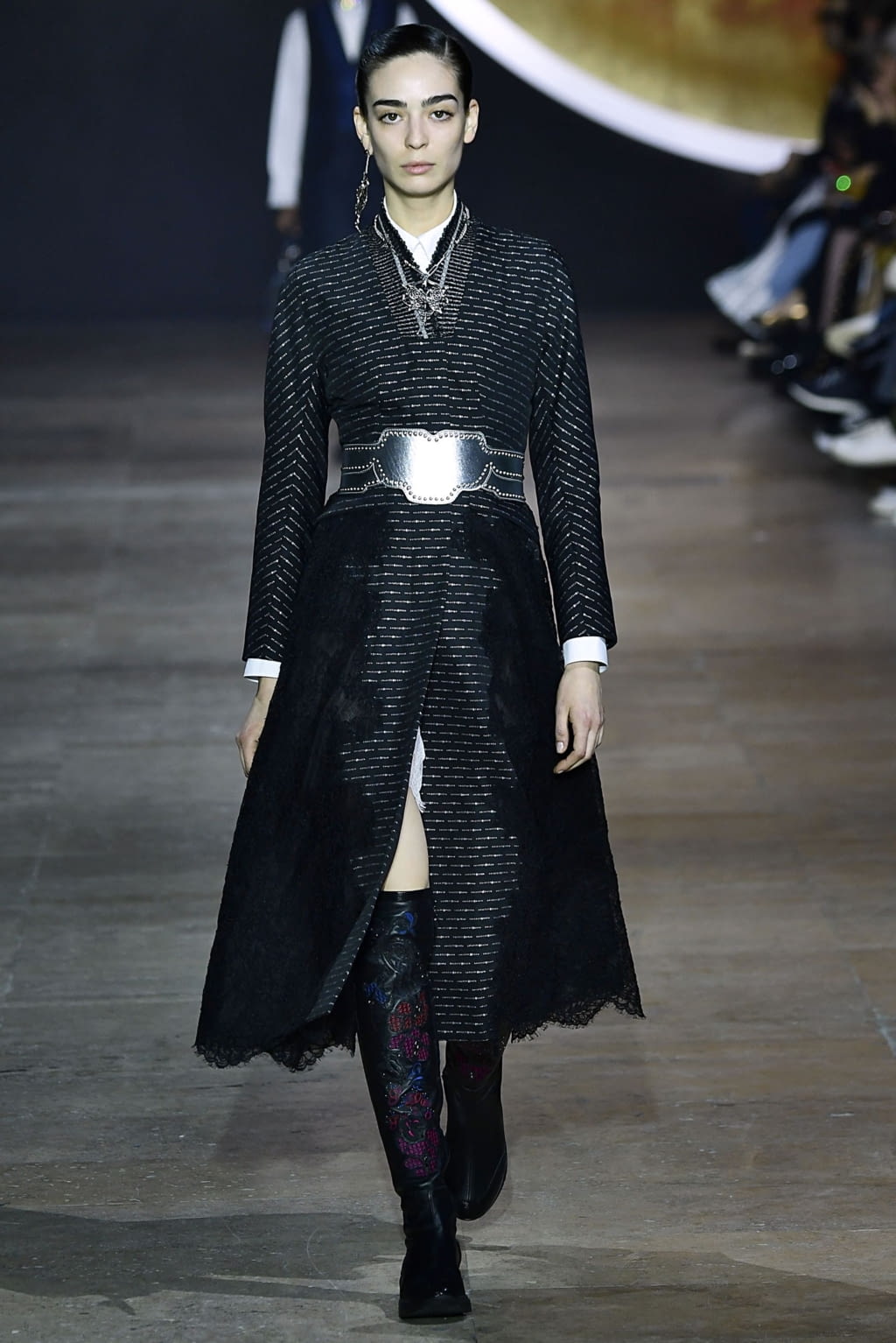 Fashion Week Paris Fall/Winter 2019 look 26 from the Shiatzy Chen collection 女装