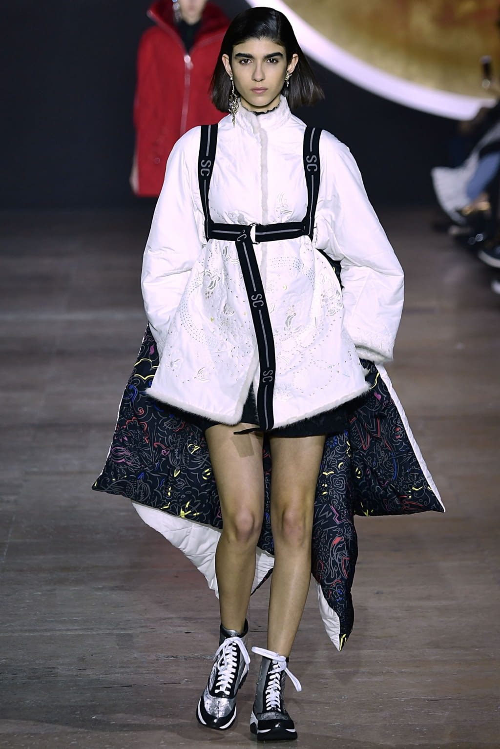Fashion Week Paris Fall/Winter 2019 look 31 from the Shiatzy Chen collection 女装