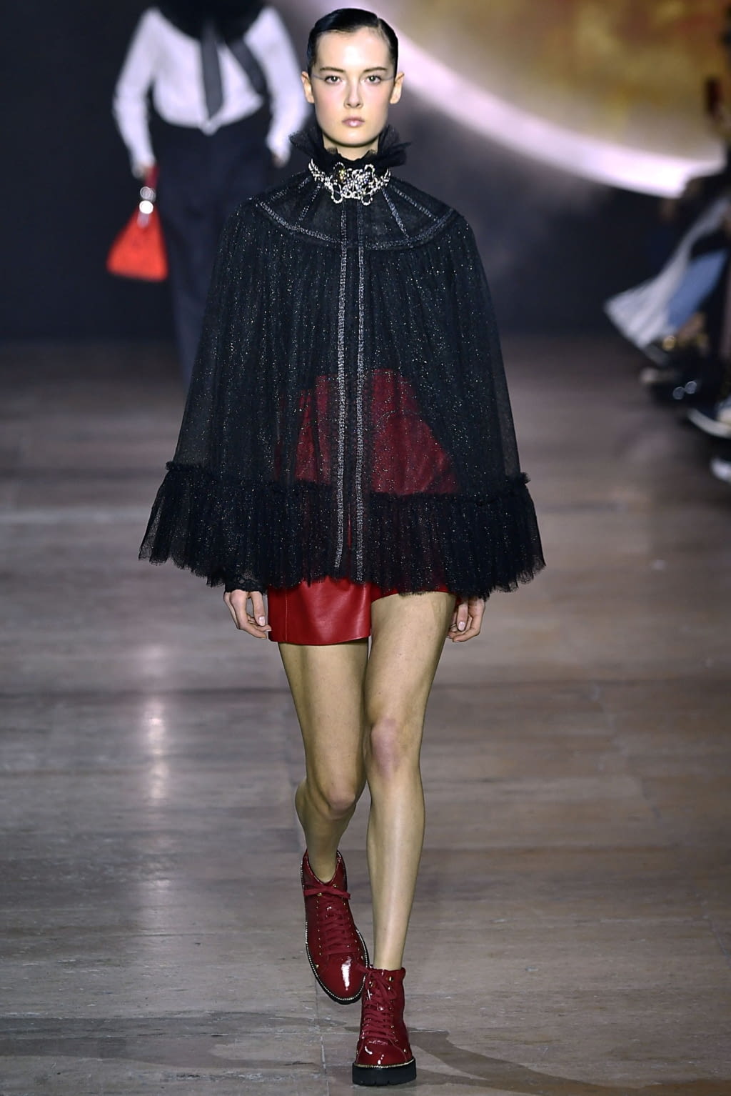 Fashion Week Paris Fall/Winter 2019 look 35 from the Shiatzy Chen collection 女装