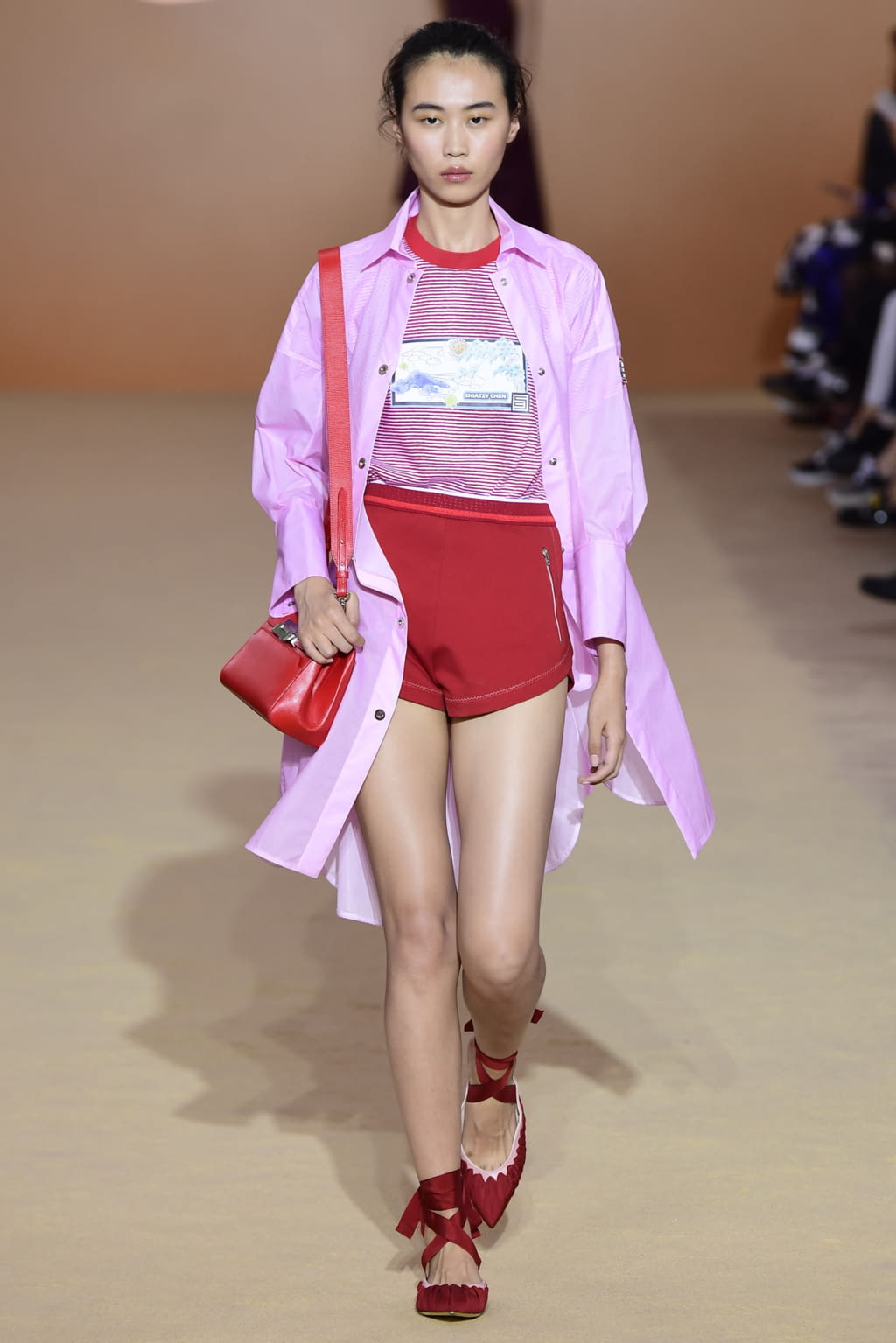 Fashion Week Paris Spring/Summer 2018 look 17 de la collection Shiatzy Chen womenswear