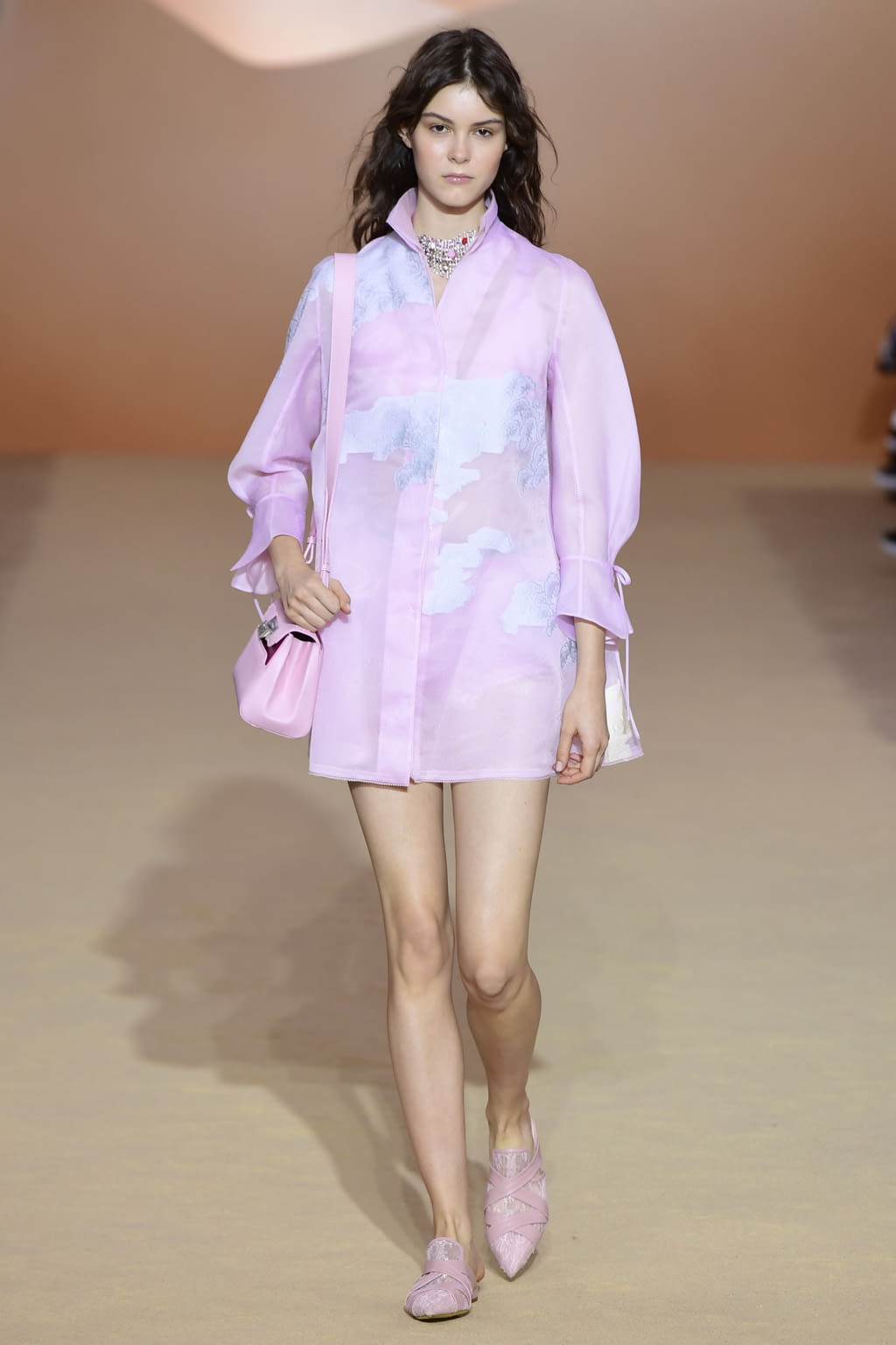 Fashion Week Paris Spring/Summer 2018 look 24 from the Shiatzy Chen collection 女装