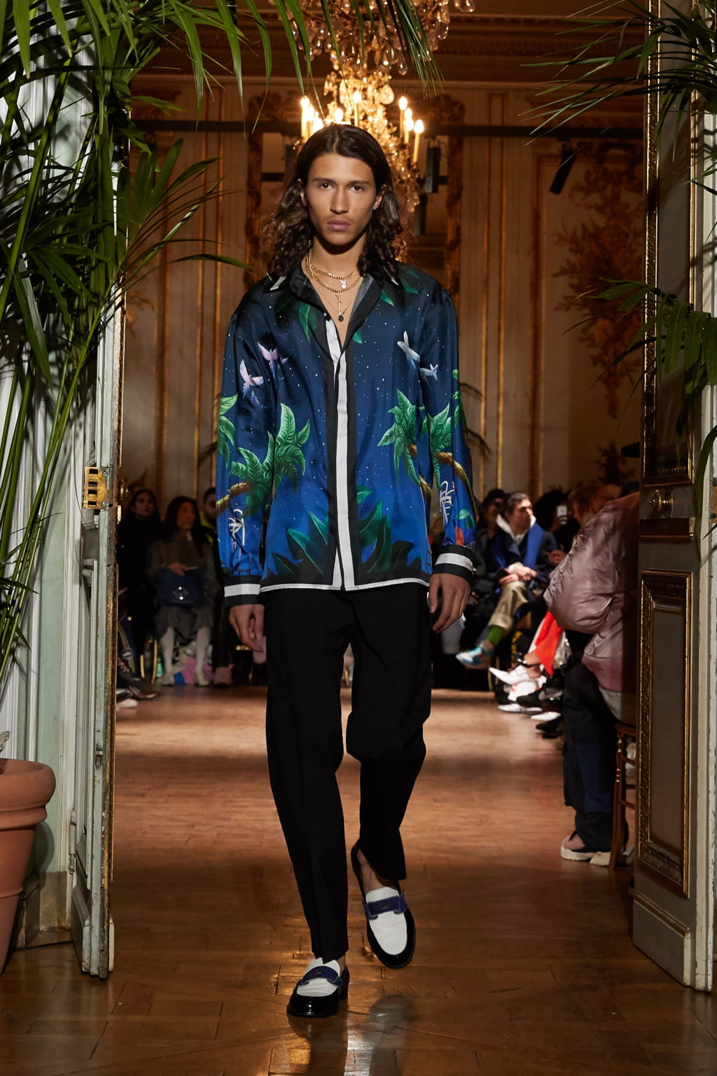 Fashion Week Paris Fall/Winter 2019 look 1 from the Casablanca collection menswear
