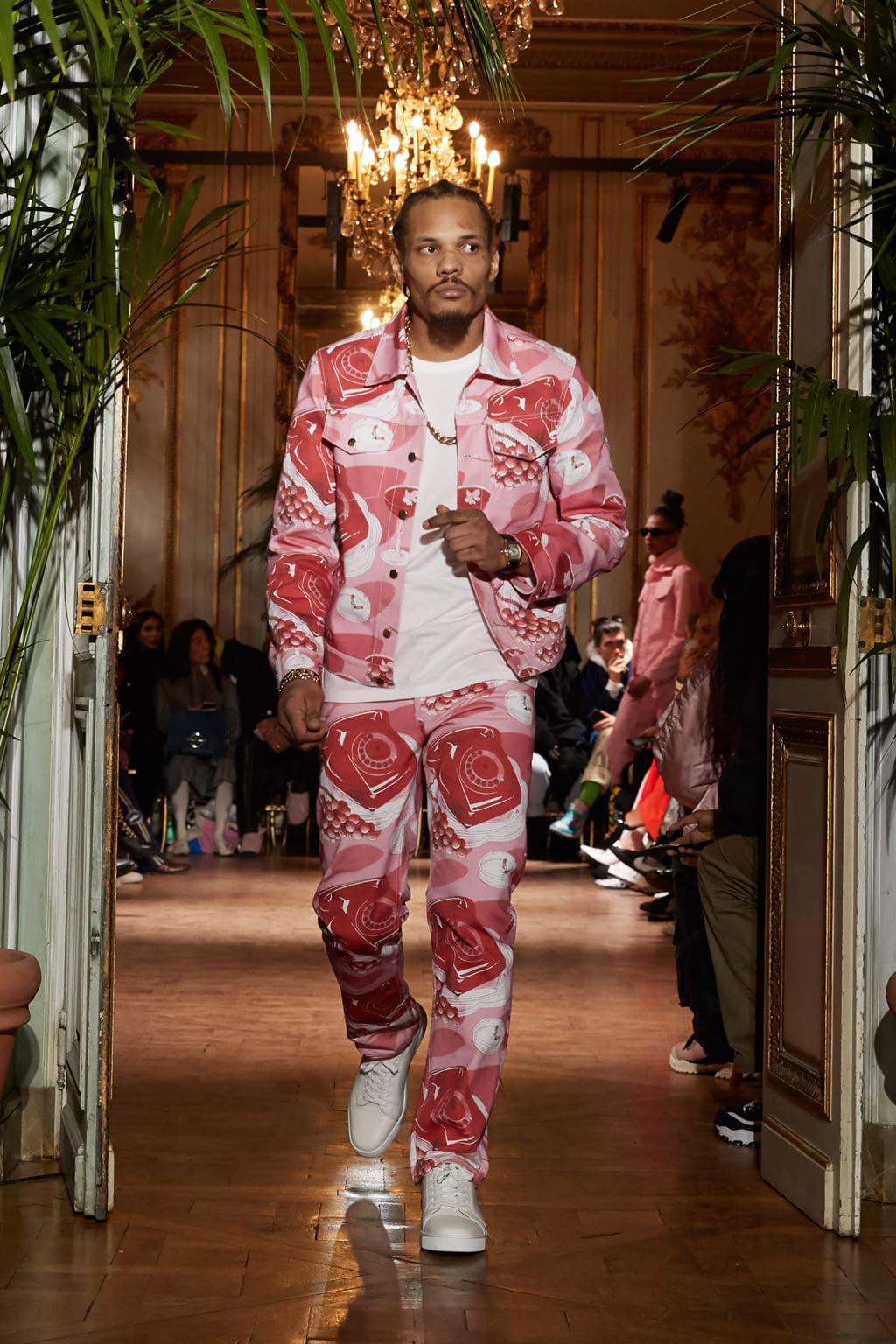 Fashion Week Paris Fall/Winter 2019 look 17 from the Casablanca collection menswear