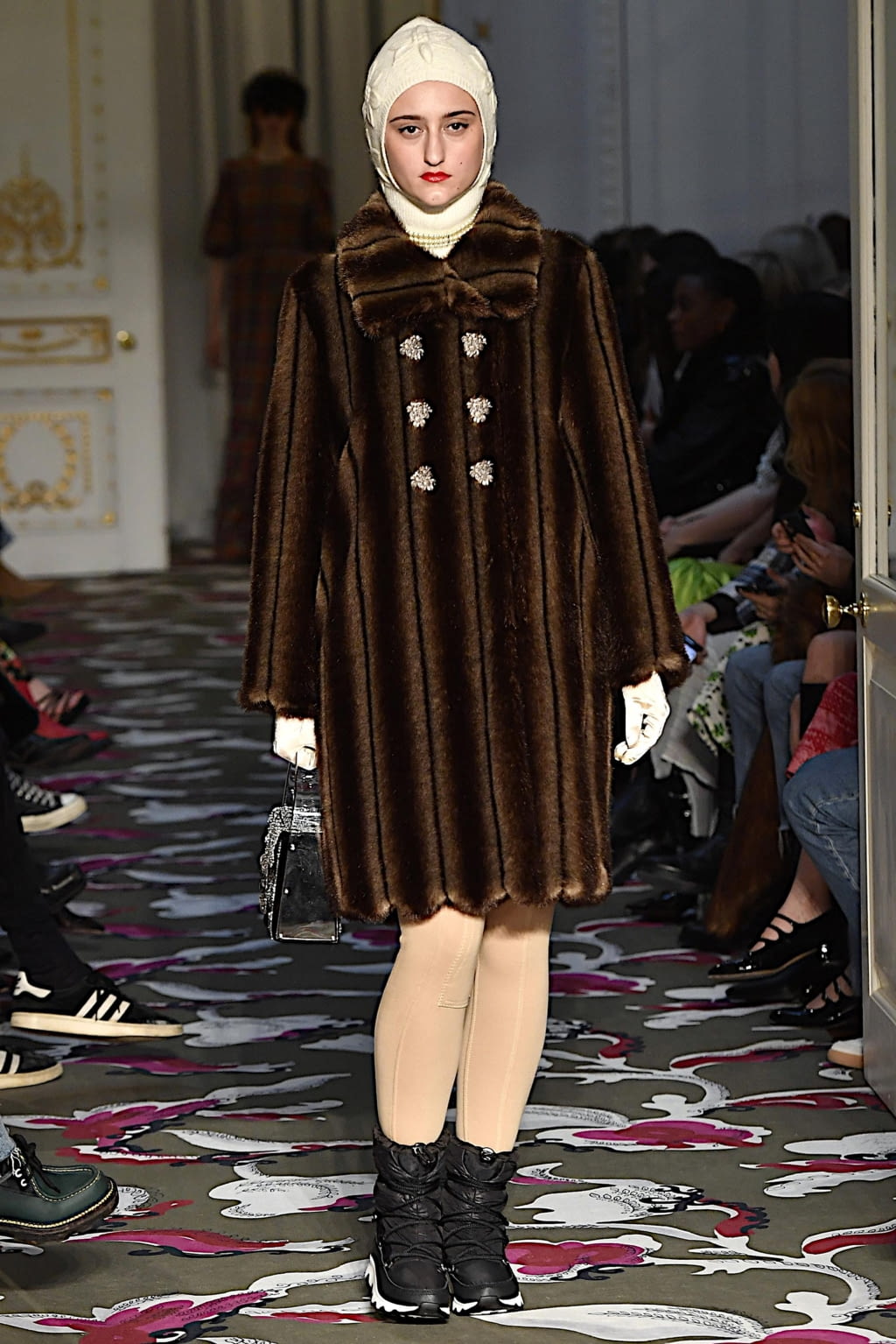 Fashion Week London Fall/Winter 2020 look 1 de la collection Shrimps womenswear