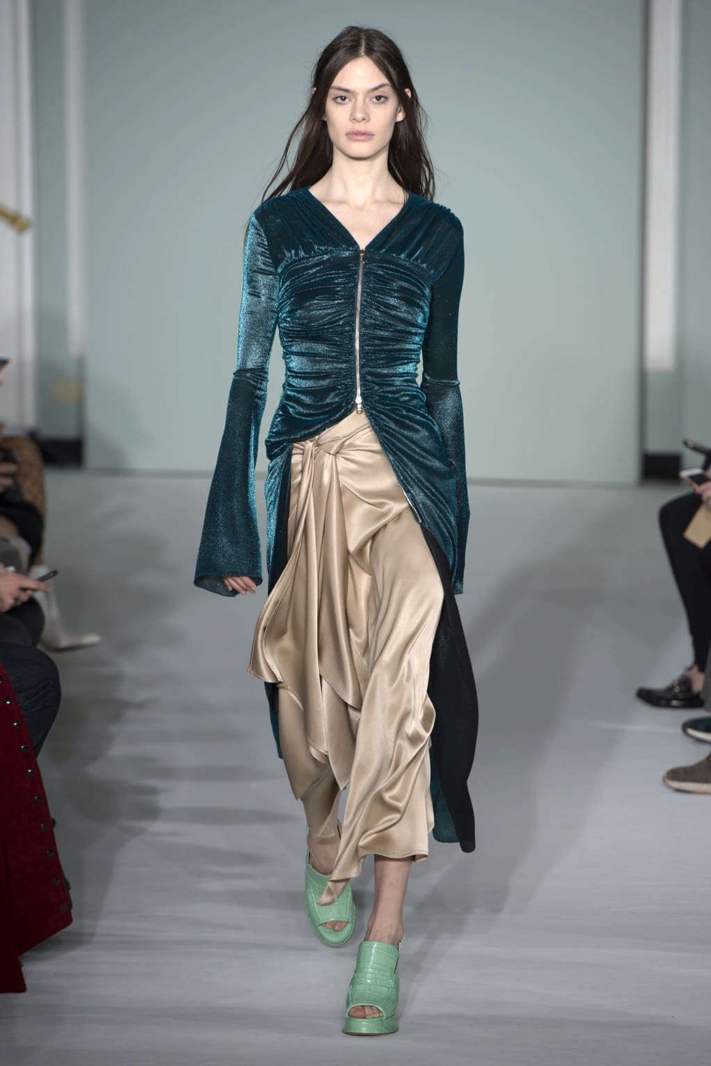Fashion Week New York Fall/Winter 2017 look 32 from the Sies Marjan collection 女装