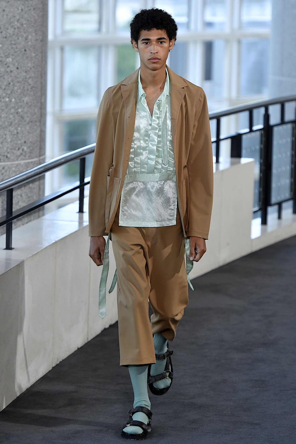 Fashion Week Paris Spring/Summer 2020 look 7 from the Sies Marjan collection 男装