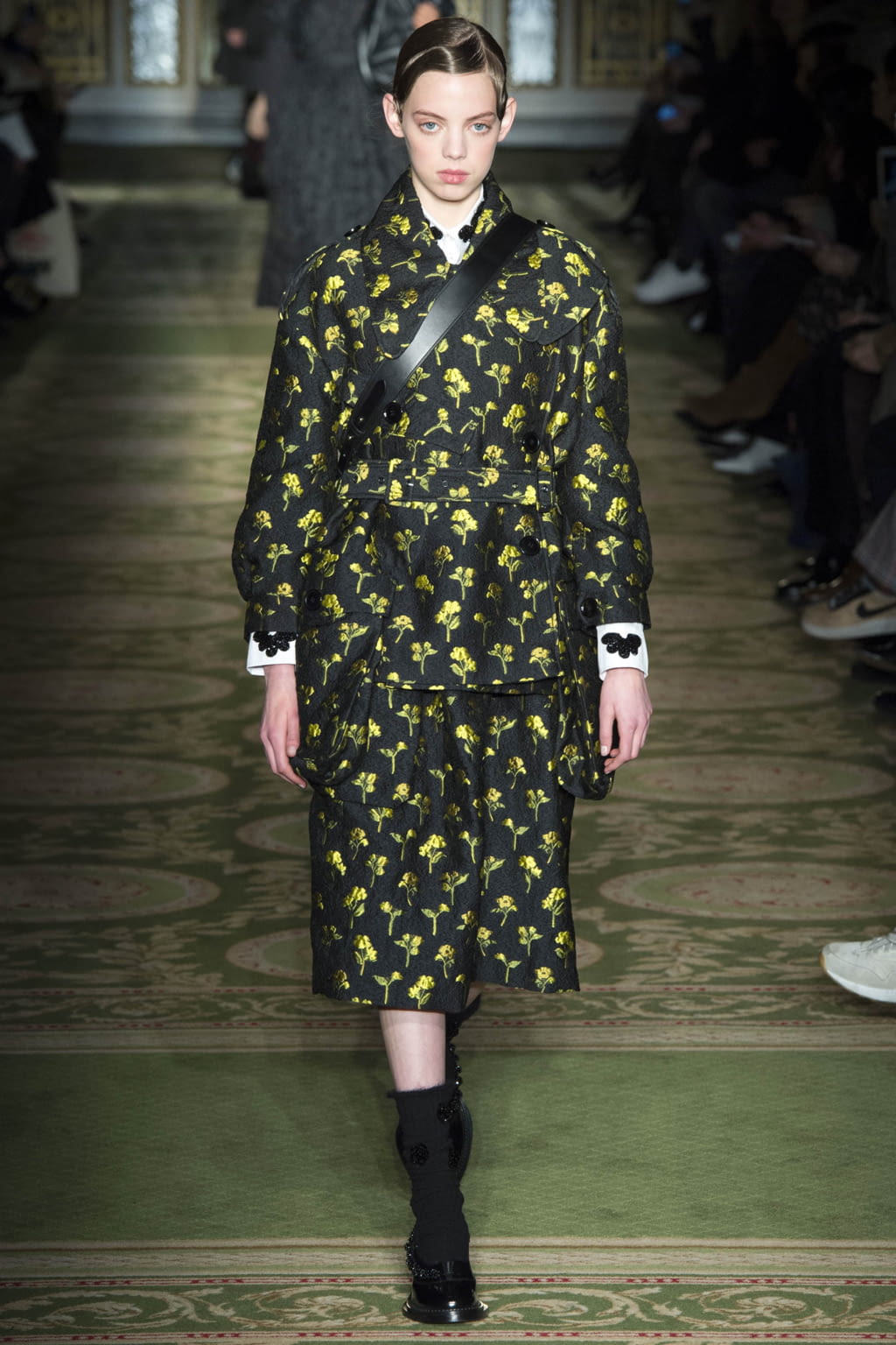 Fashion Week London Fall/Winter 2017 look 9 from the Simone Rocha collection womenswear