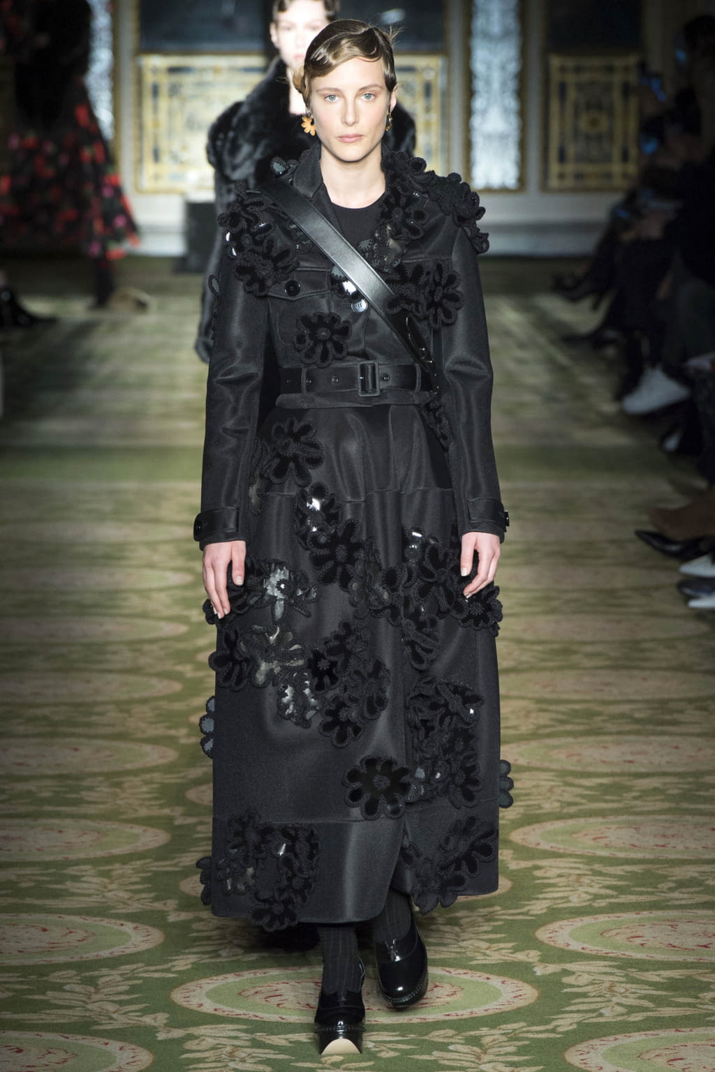 Fashion Week London Fall/Winter 2017 look 16 from the Simone Rocha collection 女装