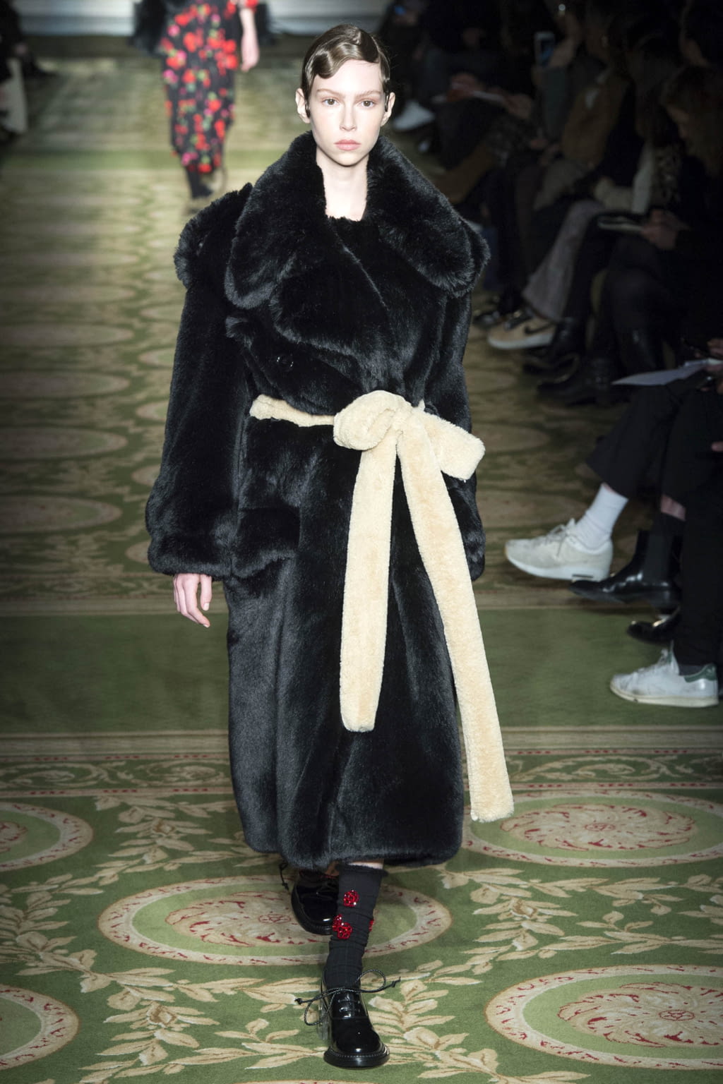 Fashion Week London Fall/Winter 2017 look 17 from the Simone Rocha collection 女装