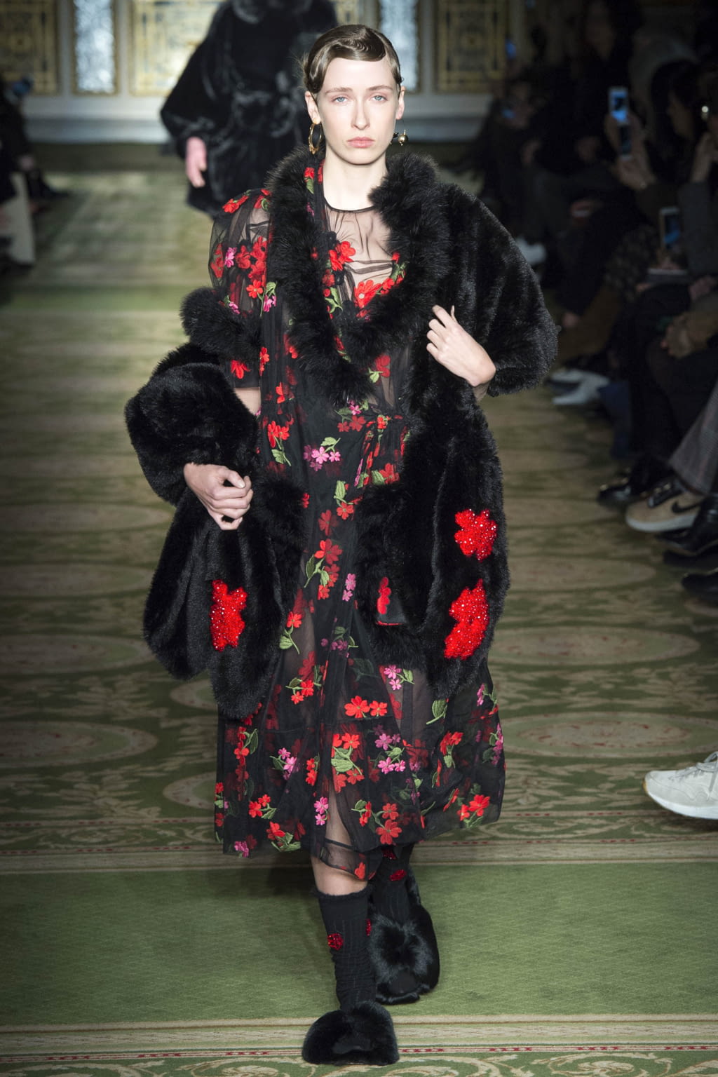 Fashion Week London Fall/Winter 2017 look 30 from the Simone Rocha collection 女装