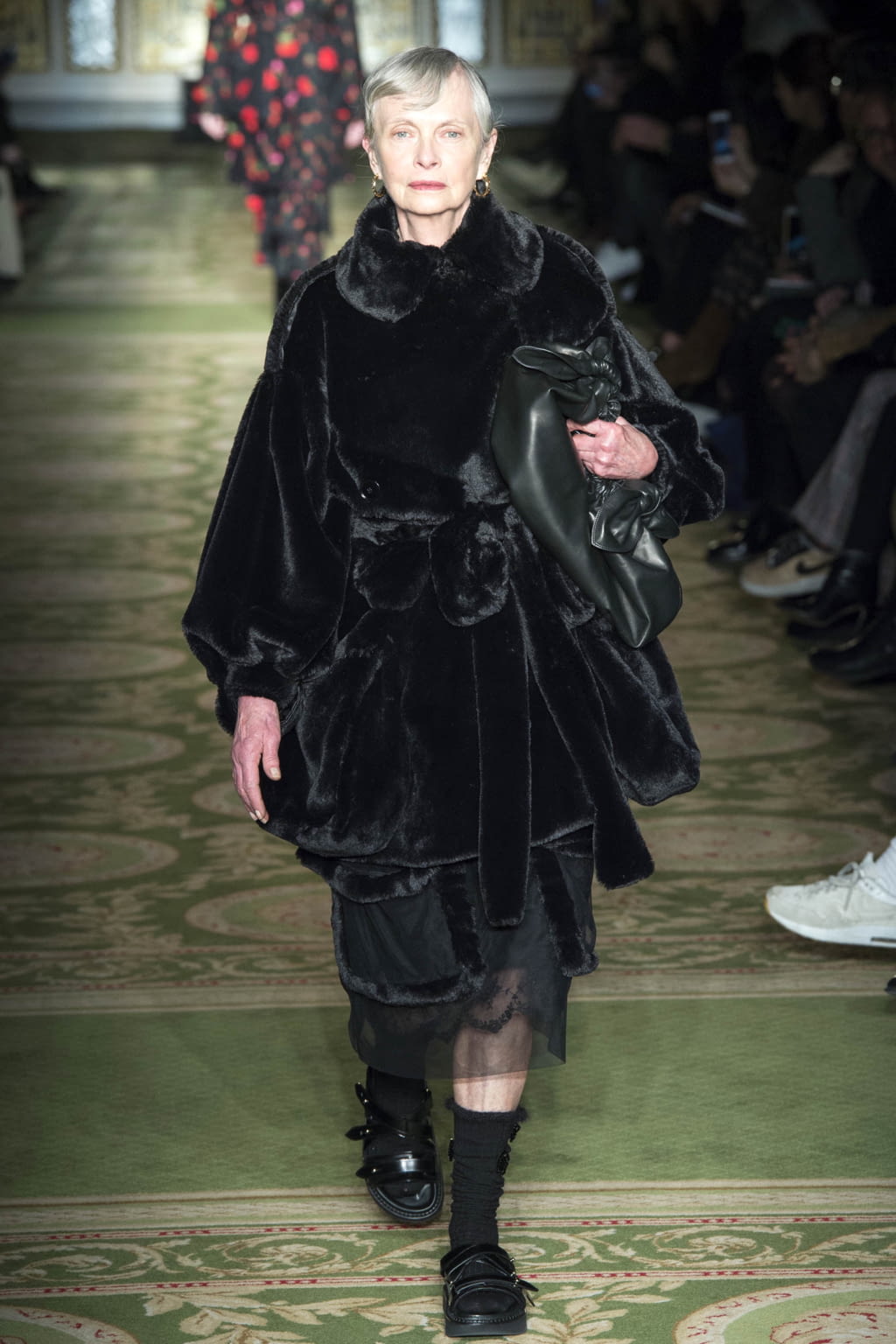 Fashion Week London Fall/Winter 2017 look 31 from the Simone Rocha collection 女装