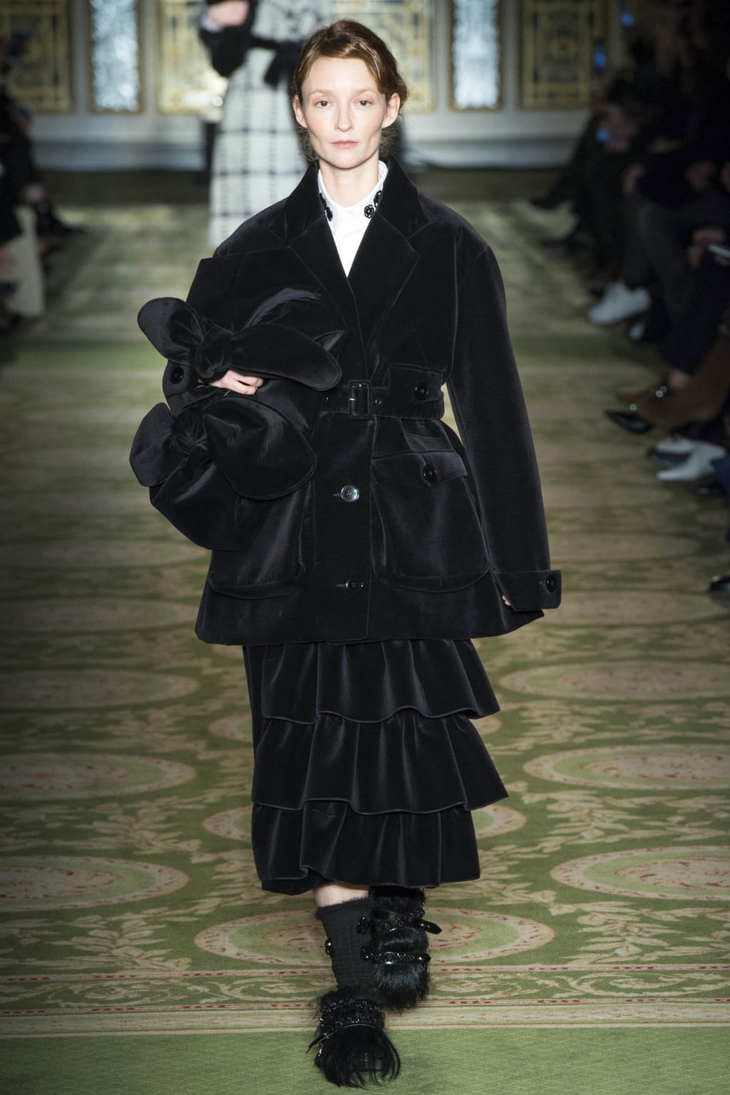 Fashion Week London Fall/Winter 2017 look 33 from the Simone Rocha collection 女装