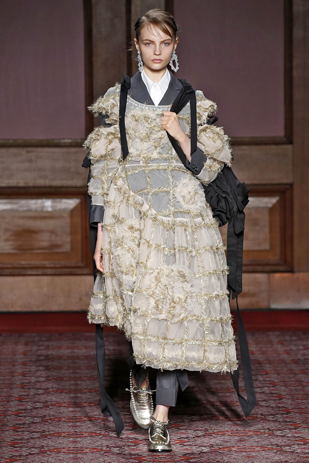 Fashion Week London Fall/Winter 2018 look 3 from the Simone Rocha collection 女装