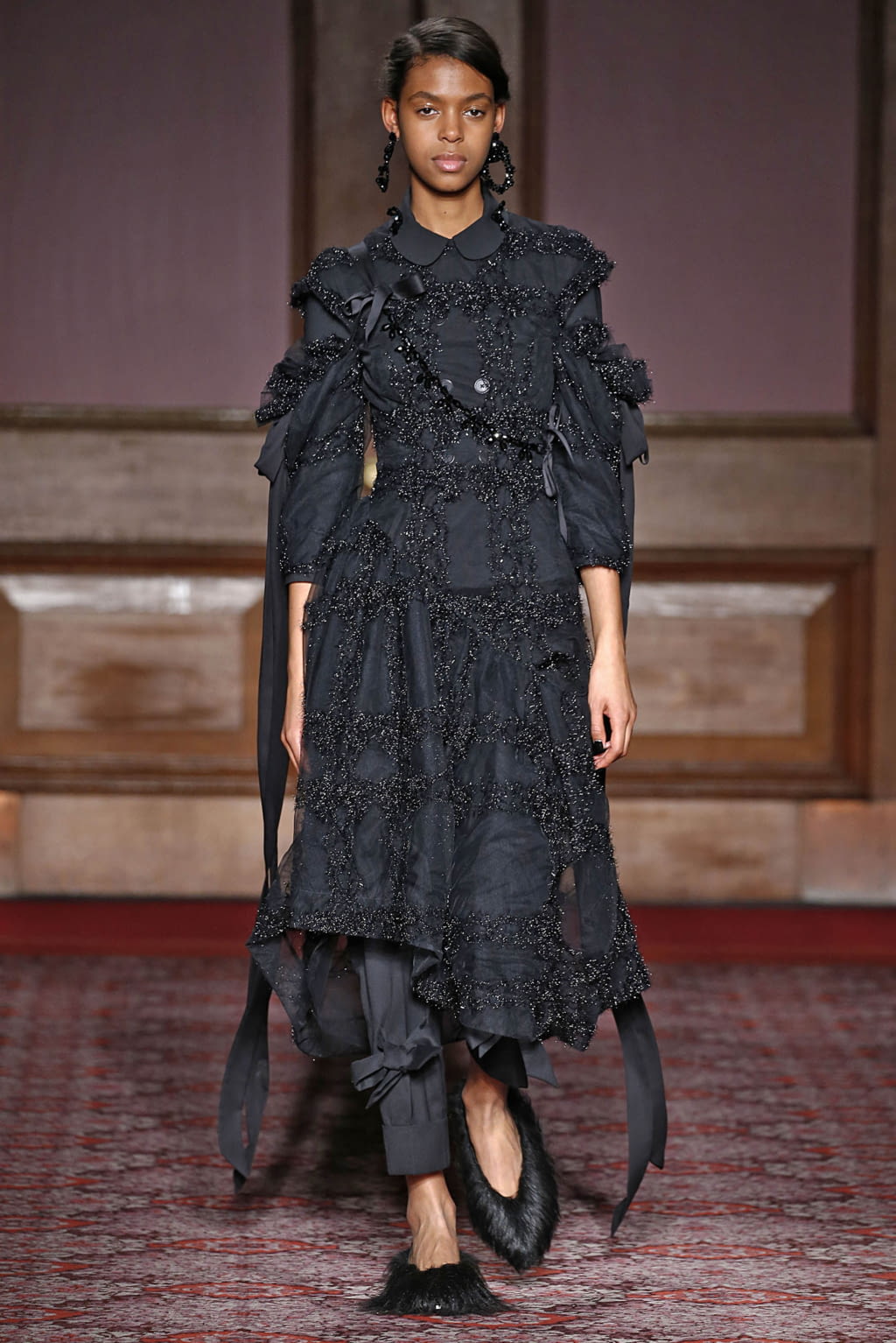 Fashion Week London Fall/Winter 2018 look 4 from the Simone Rocha collection 女装