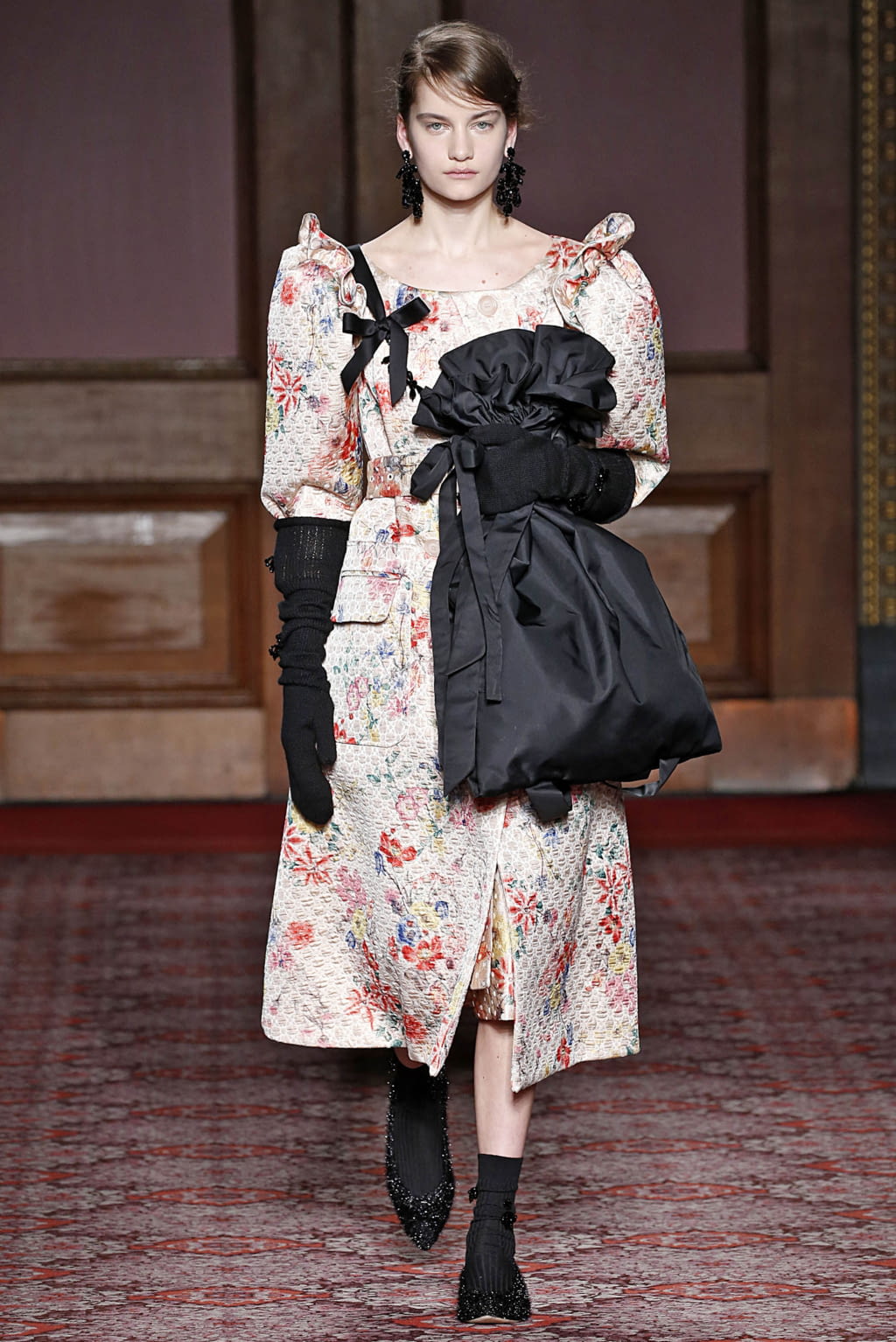 Fashion Week London Fall/Winter 2018 look 6 from the Simone Rocha collection 女装