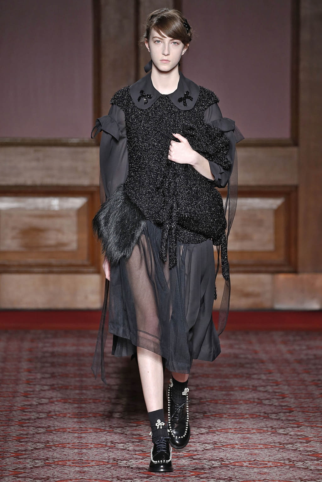 Fashion Week London Fall/Winter 2018 look 17 from the Simone Rocha collection 女装