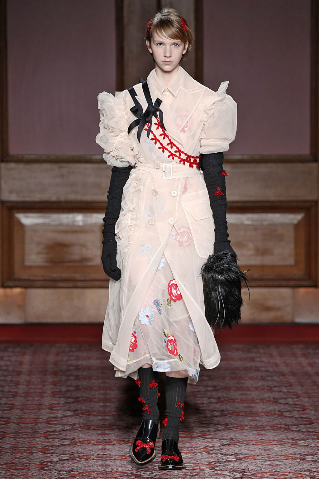 Fashion Week London Fall/Winter 2018 look 20 from the Simone Rocha collection 女装