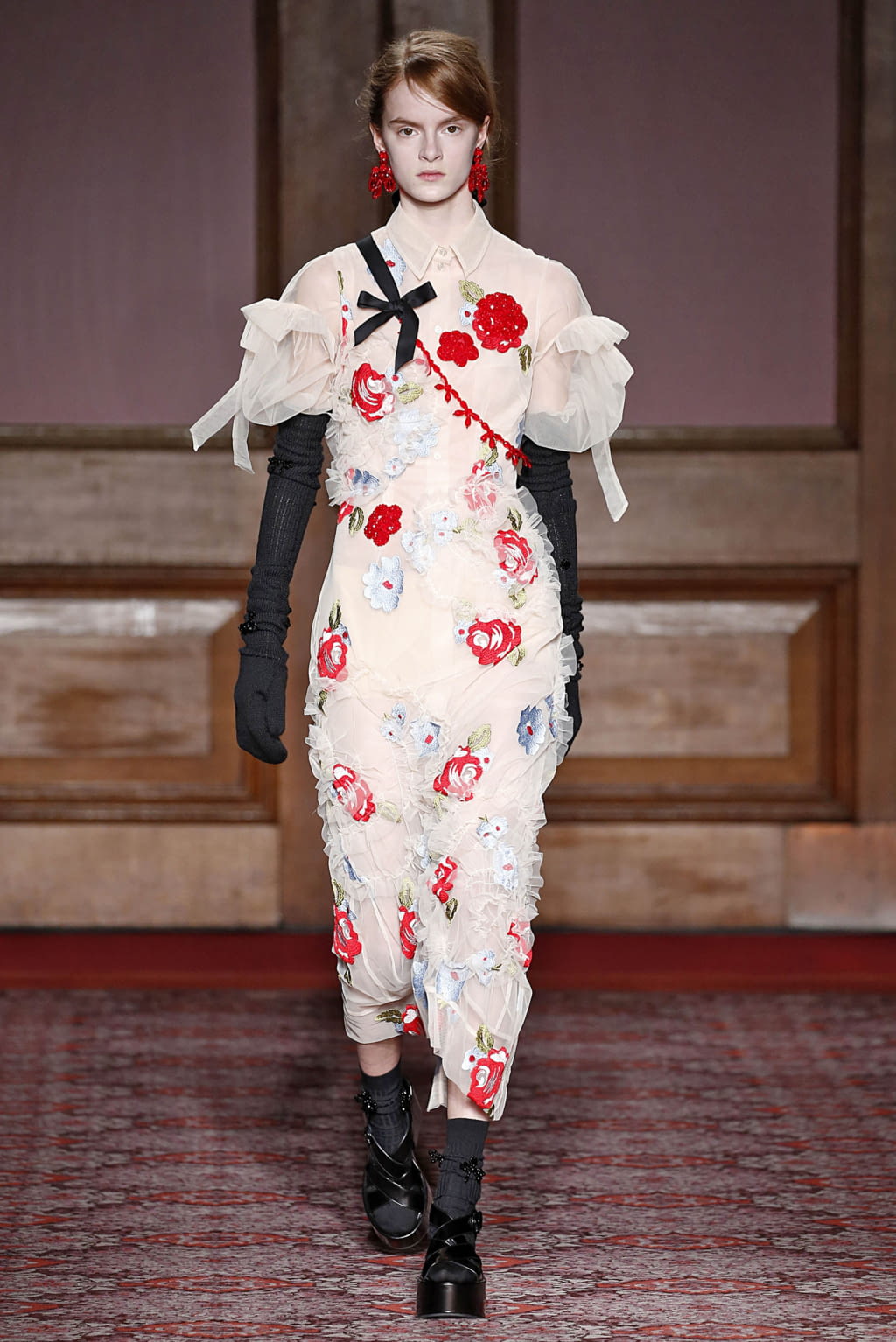 Fashion Week London Fall/Winter 2018 look 23 from the Simone Rocha collection 女装