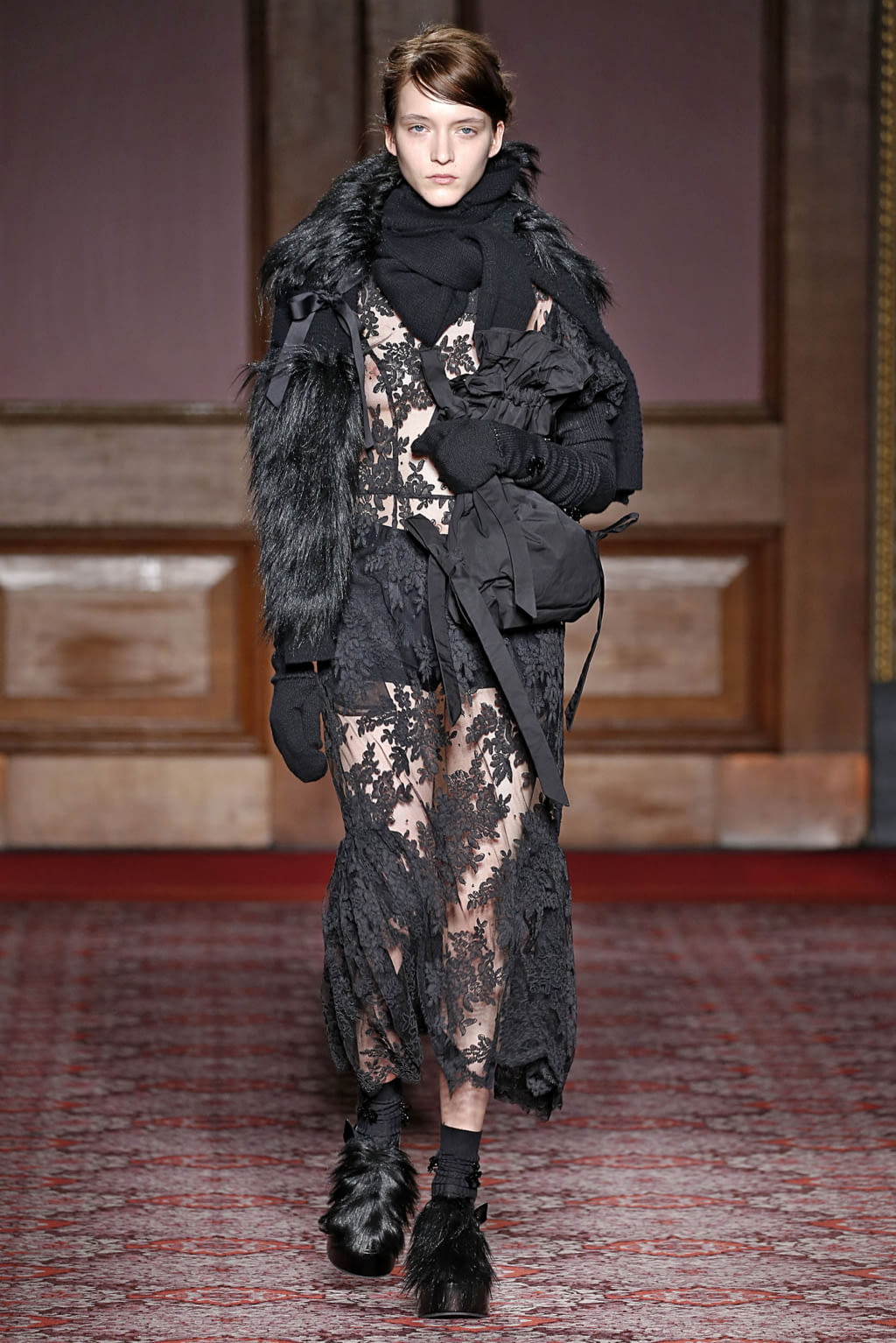 Fashion Week London Fall/Winter 2018 look 24 from the Simone Rocha collection 女装