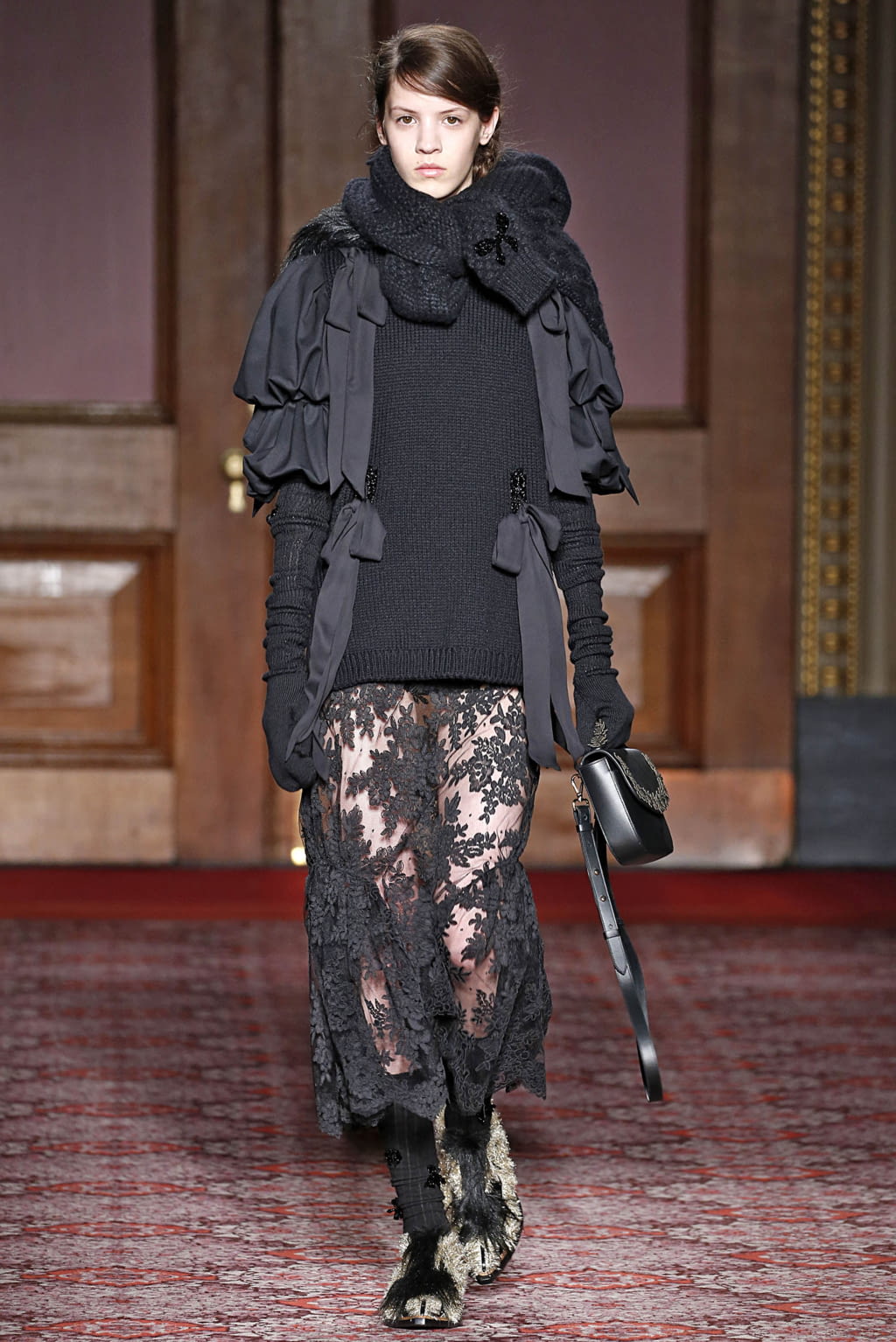 Fashion Week London Fall/Winter 2018 look 25 from the Simone Rocha collection 女装