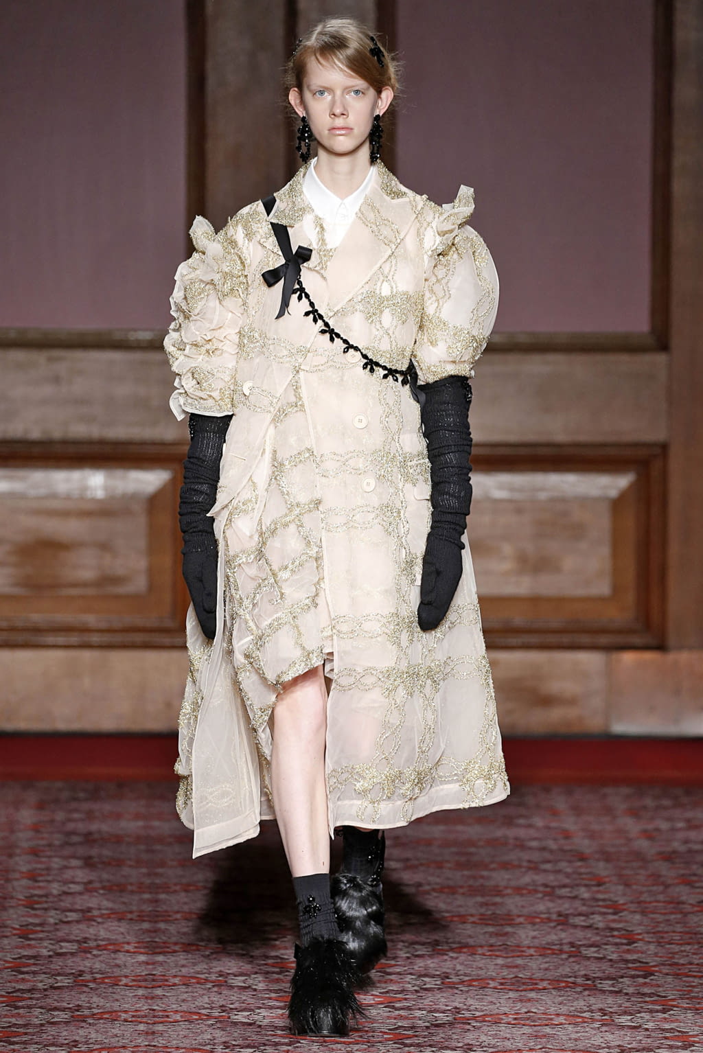 Fashion Week London Fall/Winter 2018 look 35 from the Simone Rocha collection 女装