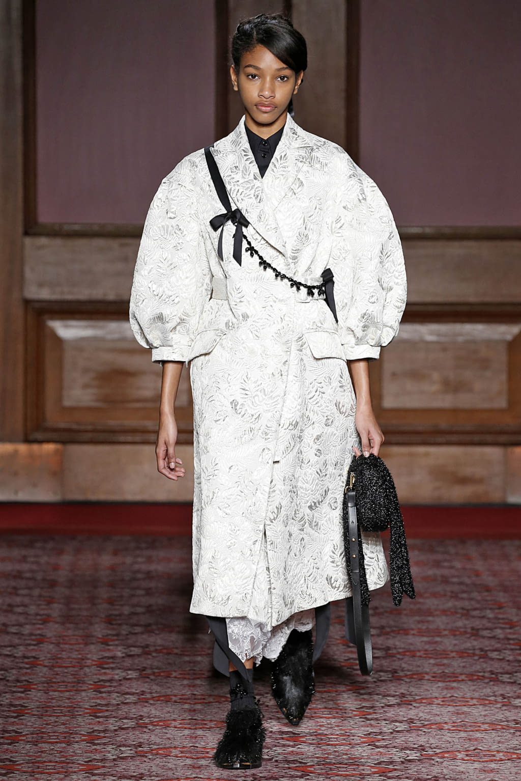 Fashion Week London Fall/Winter 2018 look 39 from the Simone Rocha collection 女装