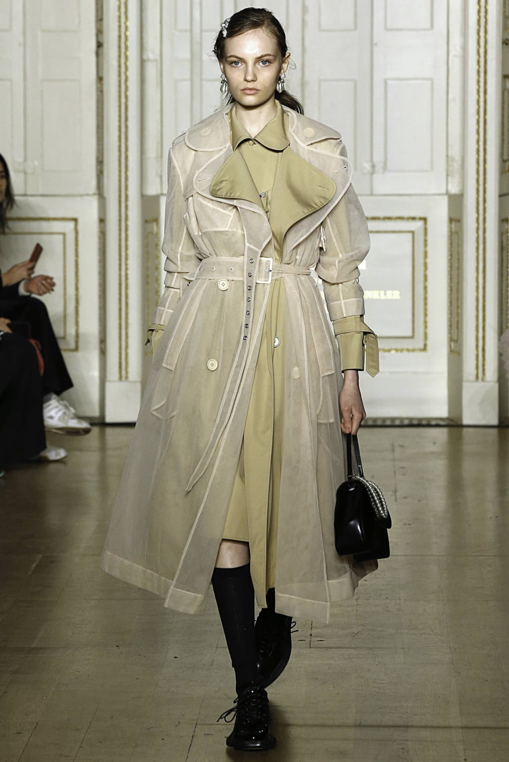 Fashion Week London Fall/Winter 2019 look 3 from the Simone Rocha collection 女装