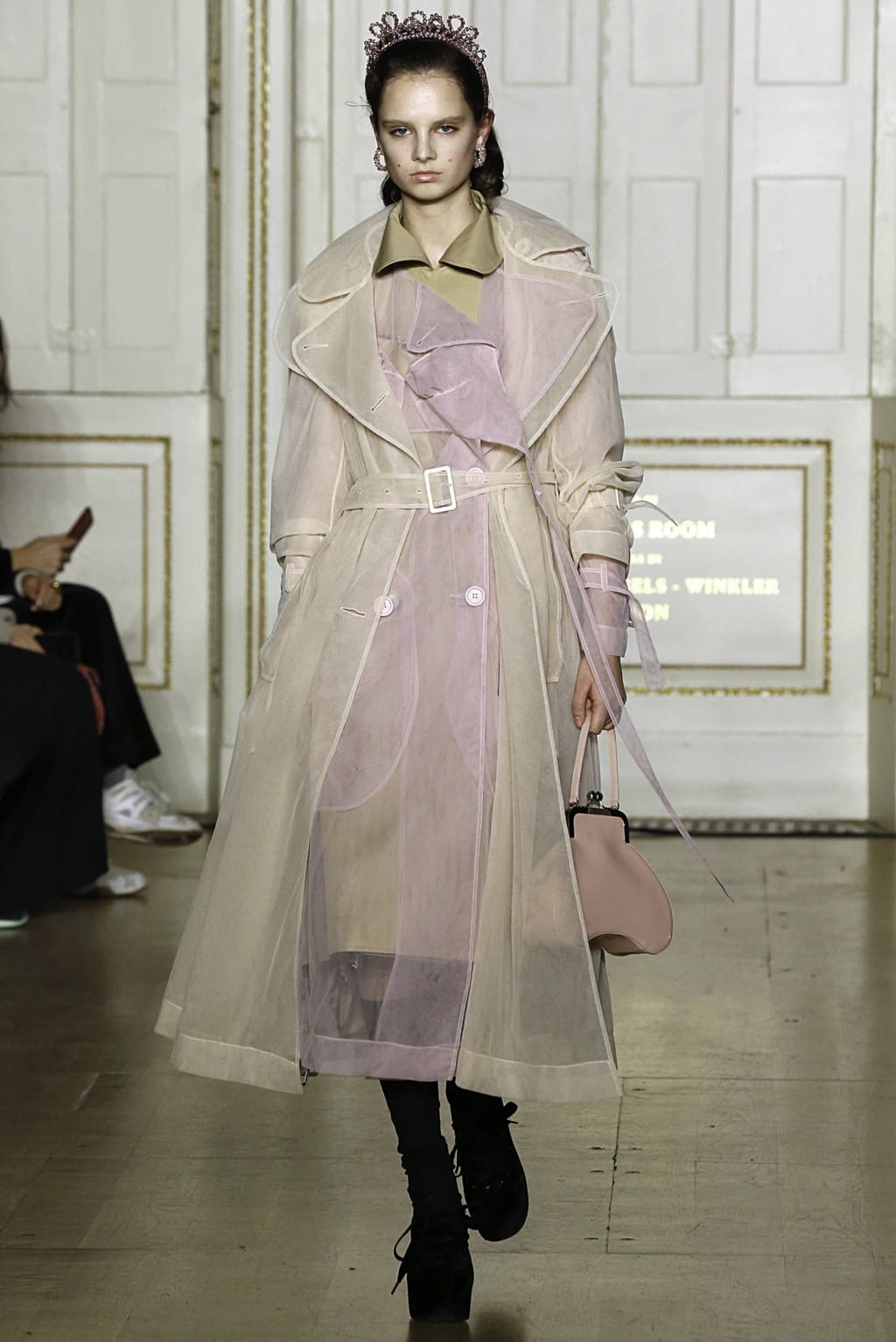 Fashion Week London Fall/Winter 2019 look 5 from the Simone Rocha collection 女装