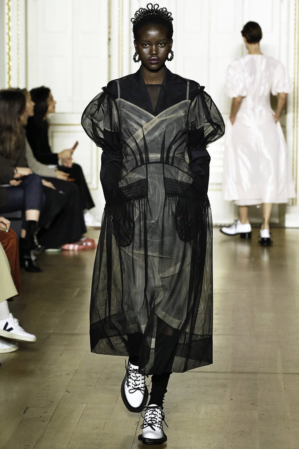 Fashion Week London Fall/Winter 2019 look 8 de la collection Simone Rocha womenswear
