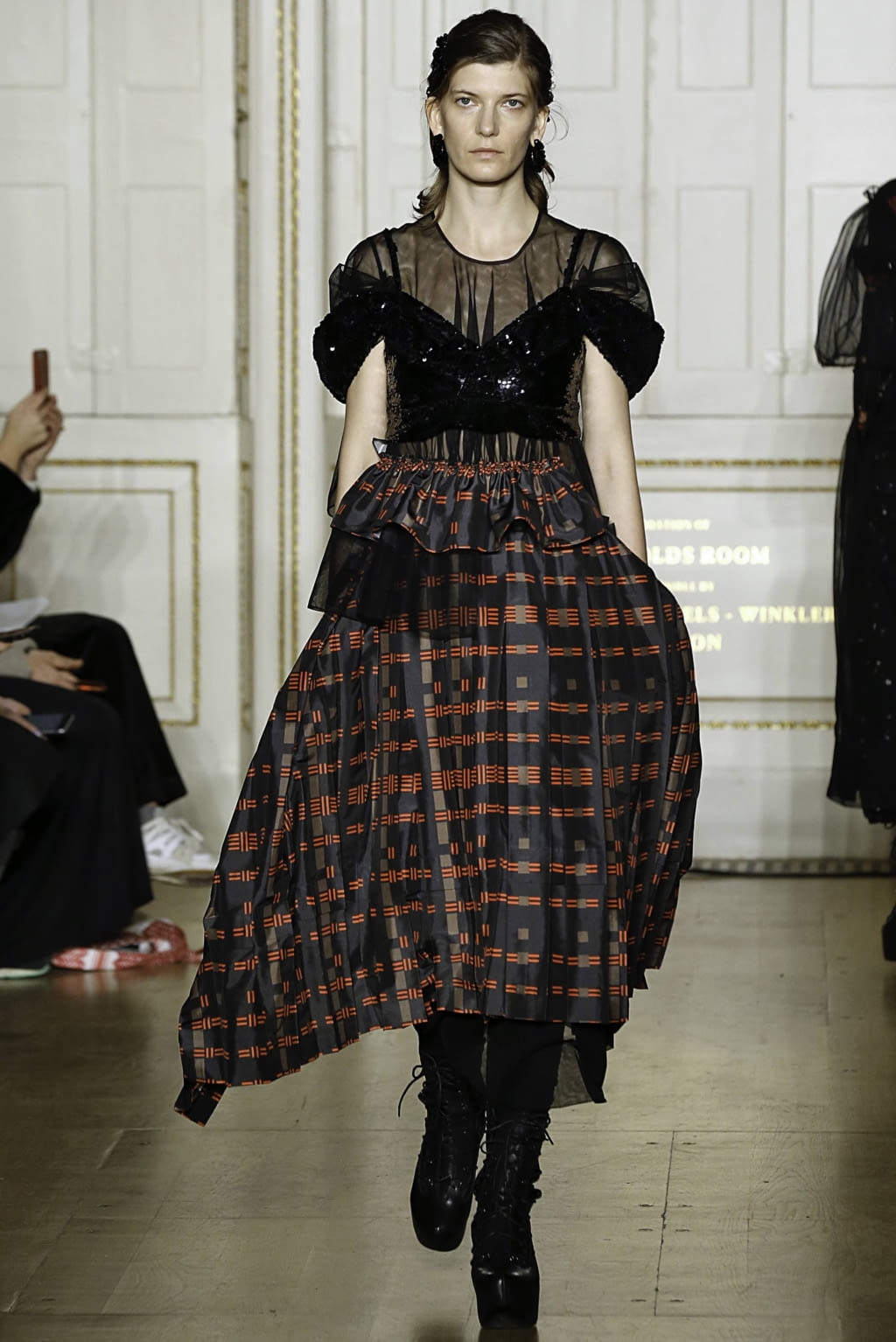Fashion Week London Fall/Winter 2019 look 15 from the Simone Rocha collection 女装