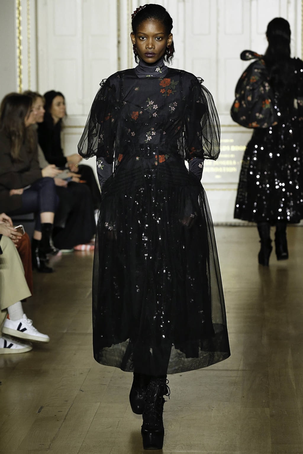 Fashion Week London Fall/Winter 2019 look 16 from the Simone Rocha collection 女装