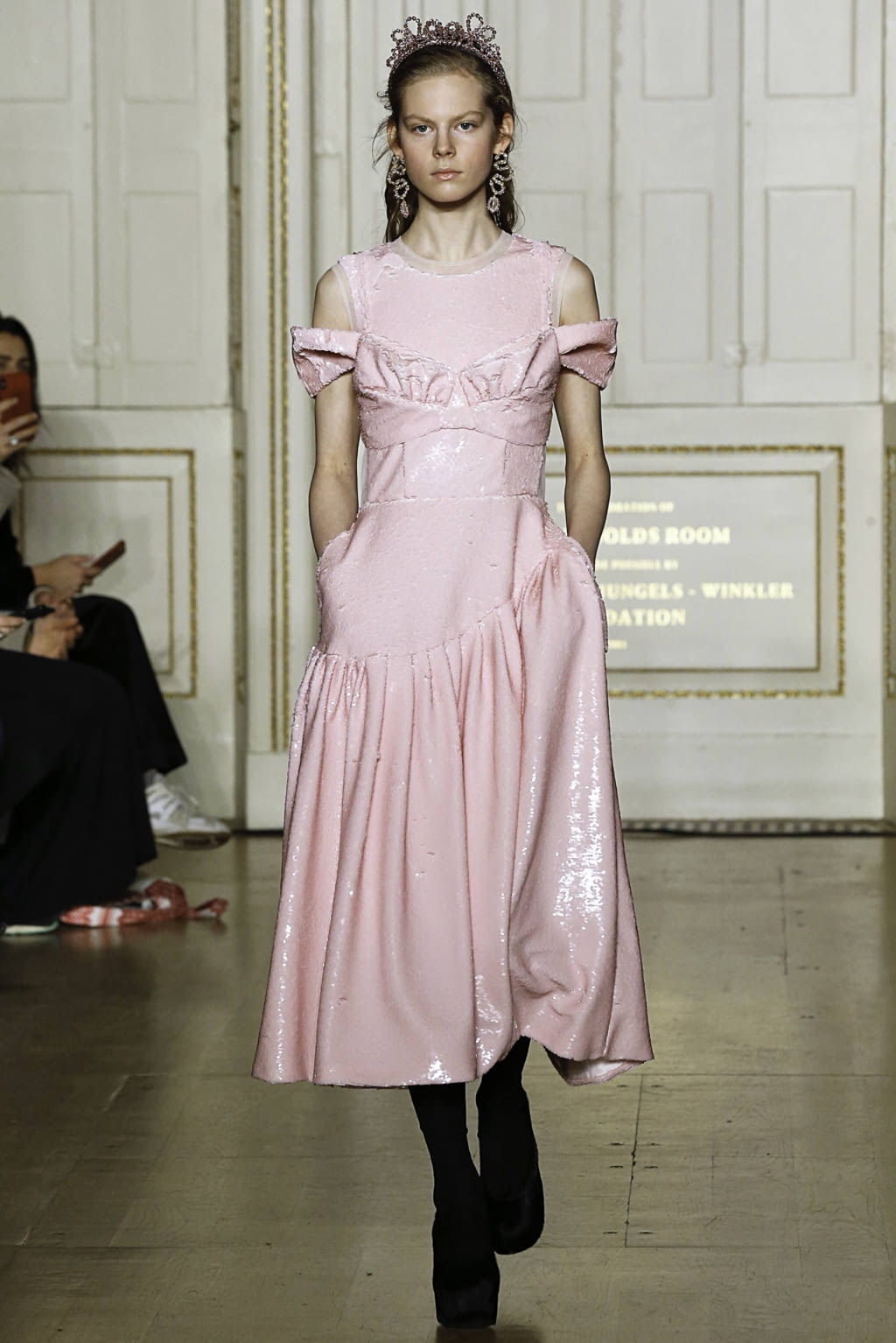 Fashion Week London Fall/Winter 2019 look 19 from the Simone Rocha collection 女装