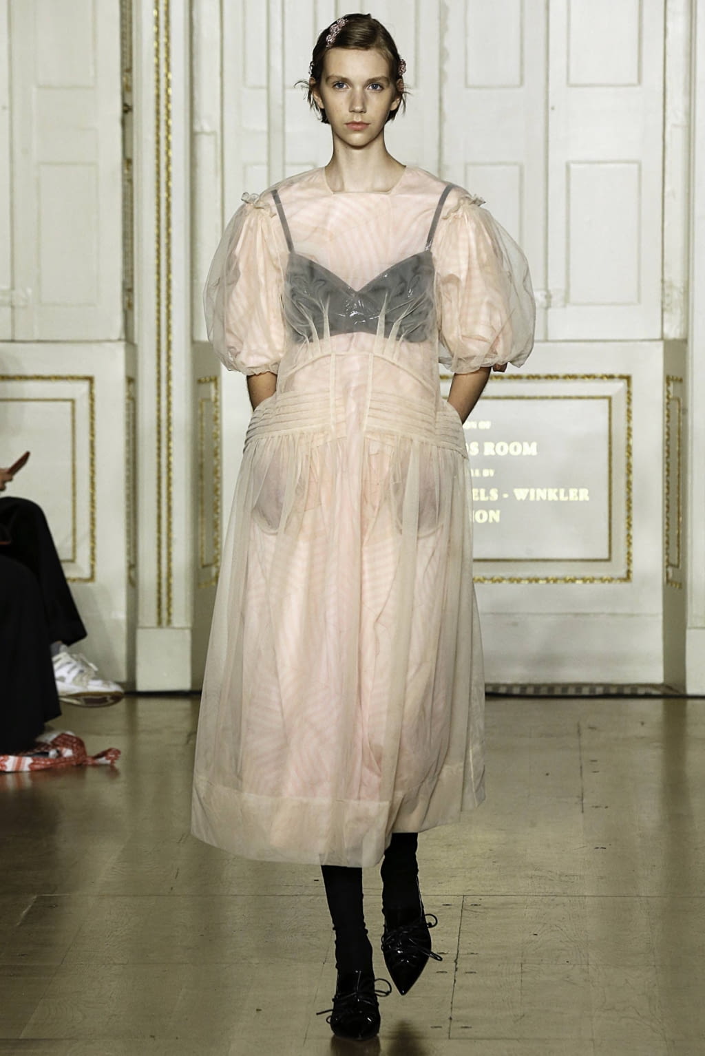 Fashion Week London Fall/Winter 2019 look 29 from the Simone Rocha collection 女装