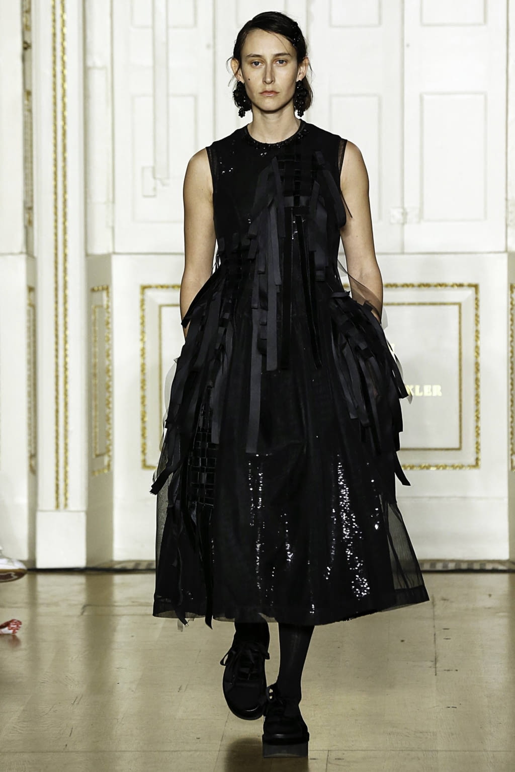 Fashion Week London Fall/Winter 2019 look 38 from the Simone Rocha collection 女装