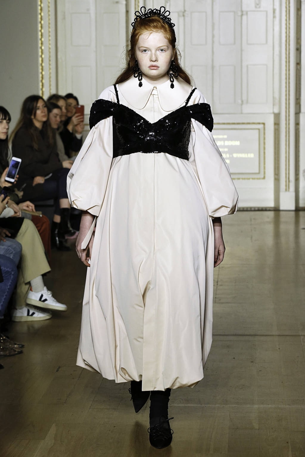 Fashion Week London Fall/Winter 2019 look 40 from the Simone Rocha collection 女装