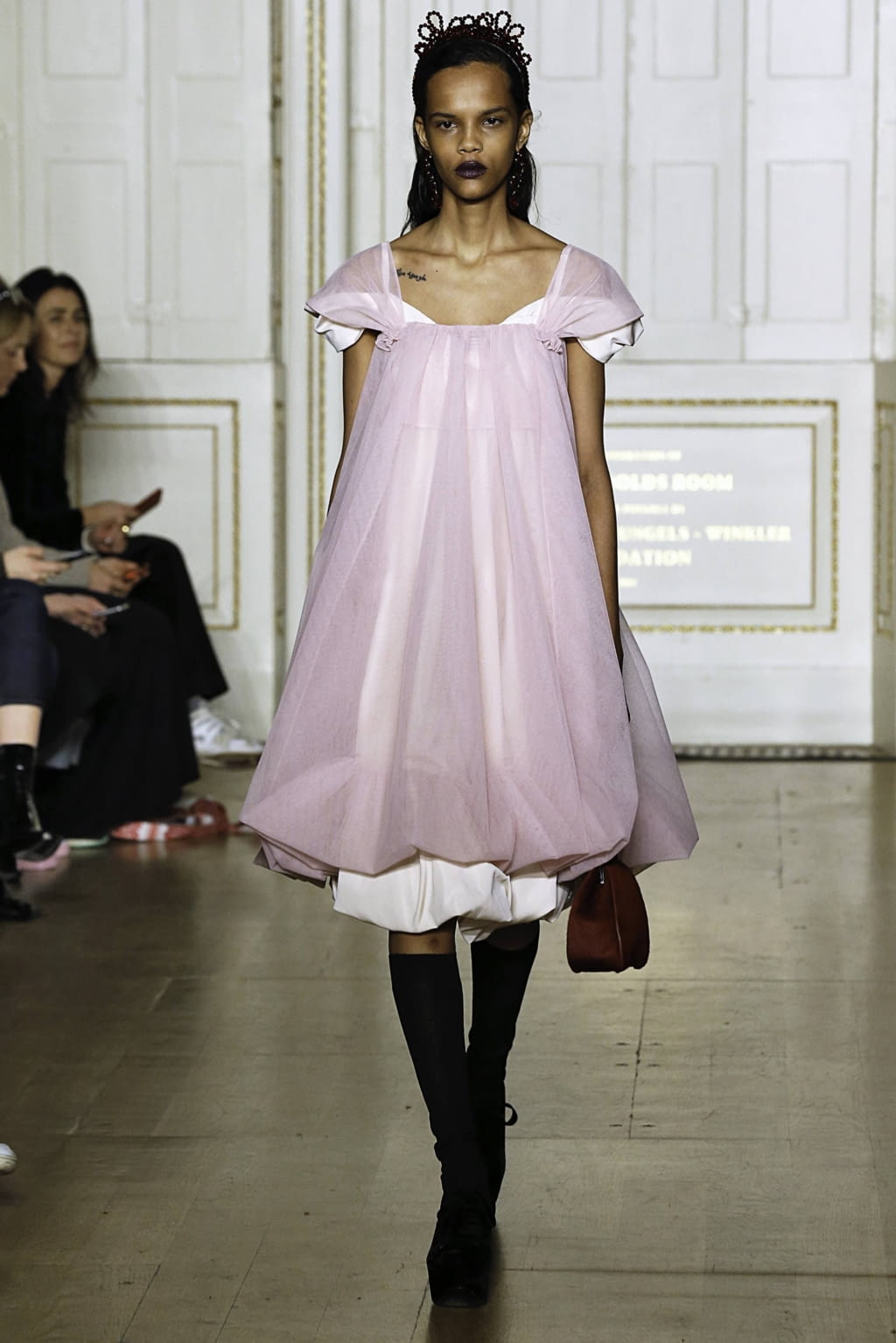 Fashion Week London Fall/Winter 2019 look 43 from the Simone Rocha collection 女装