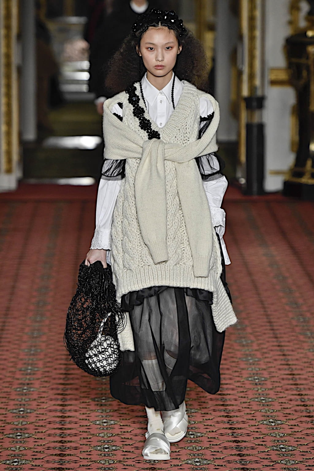 Fashion Week London Fall/Winter 2020 look 19 from the Simone Rocha collection 女装