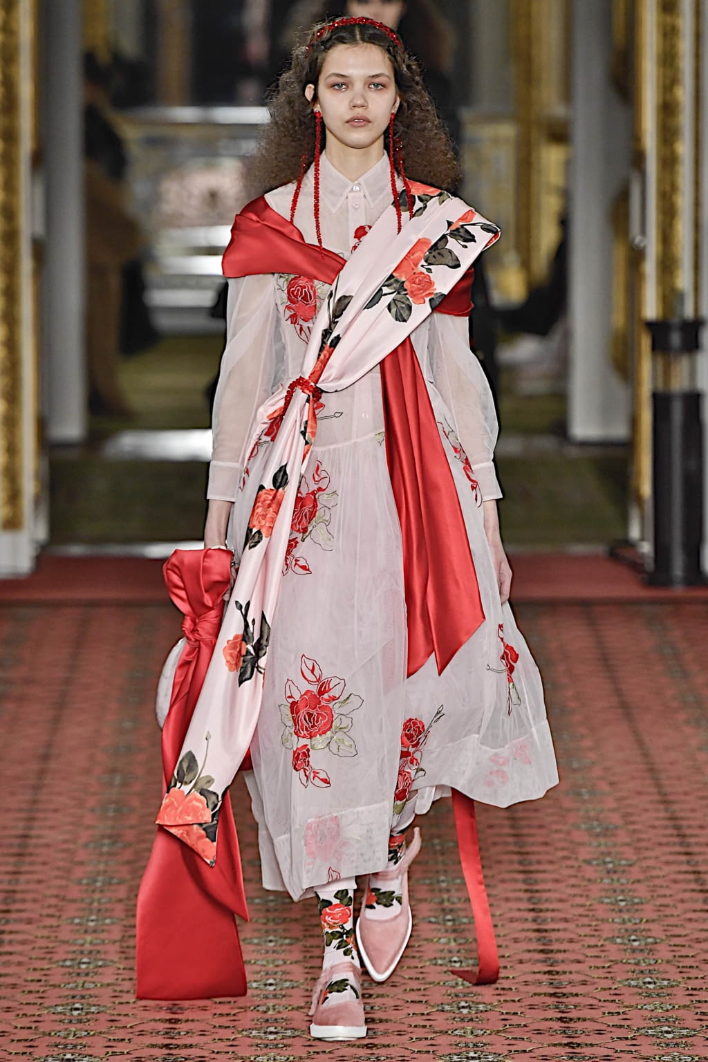Fashion Week London Fall/Winter 2020 look 25 from the Simone Rocha collection 女装