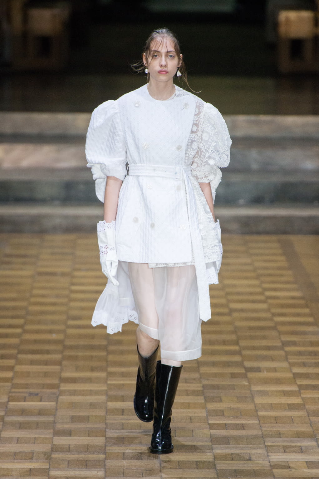 Fashion Week London Spring/Summer 2017 look 4 from the Simone Rocha collection womenswear