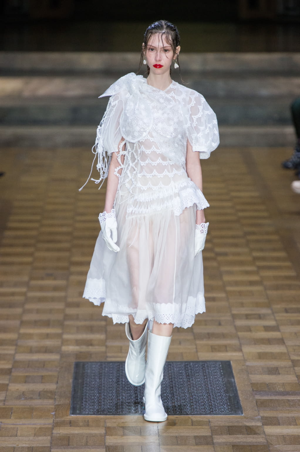 Fashion Week London Spring/Summer 2017 look 7 from the Simone Rocha collection 女装